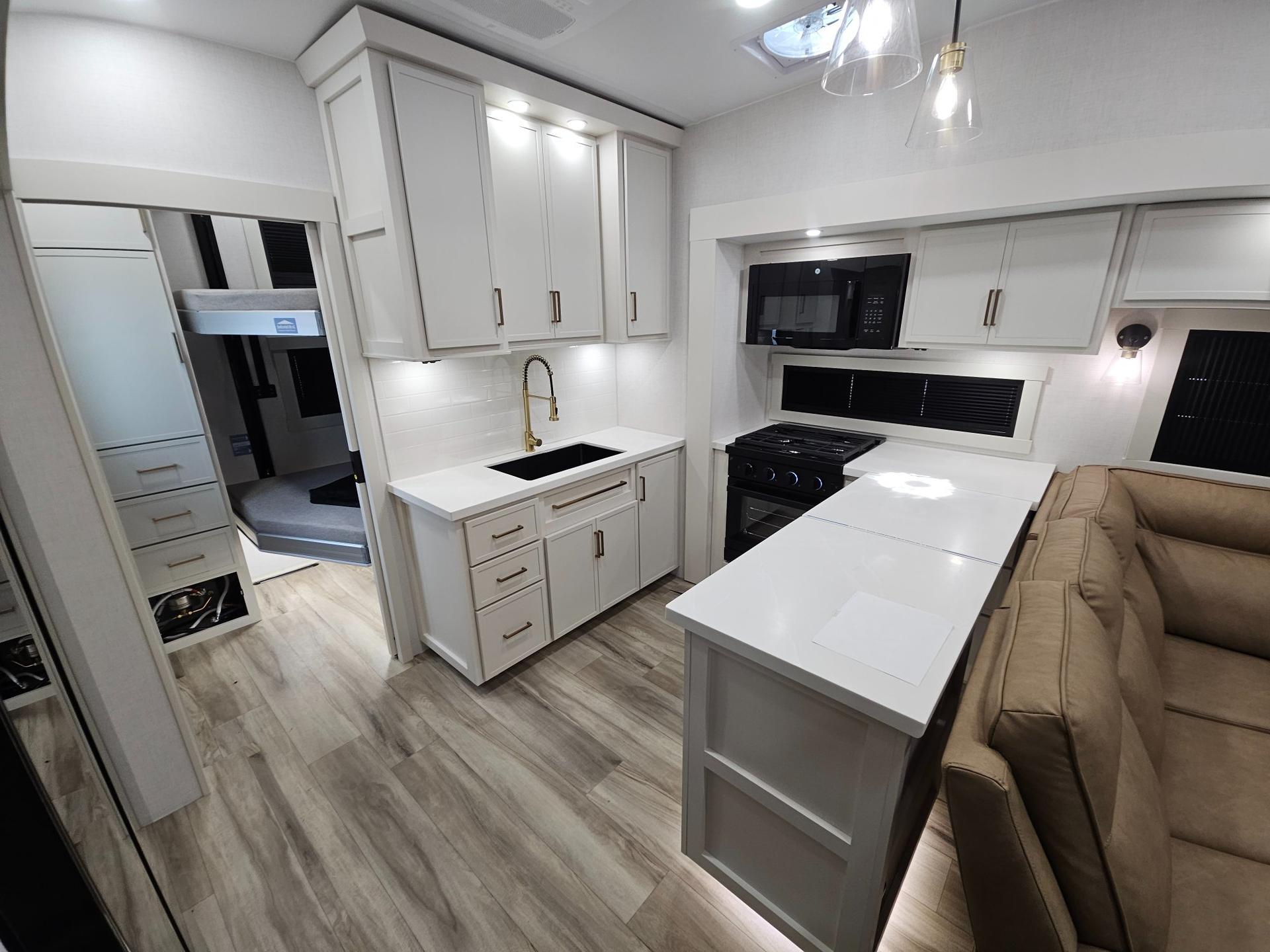 2027 Brinkley RV 2027 Brinkley RV Model Z - thumbnail 15