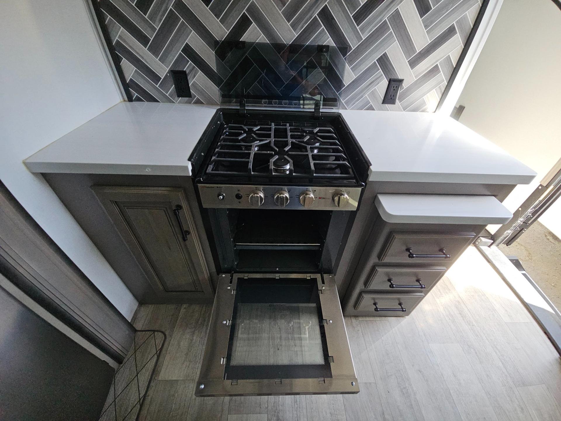 2022 Keystone 2022 Keystone Montana - thumbnail 26