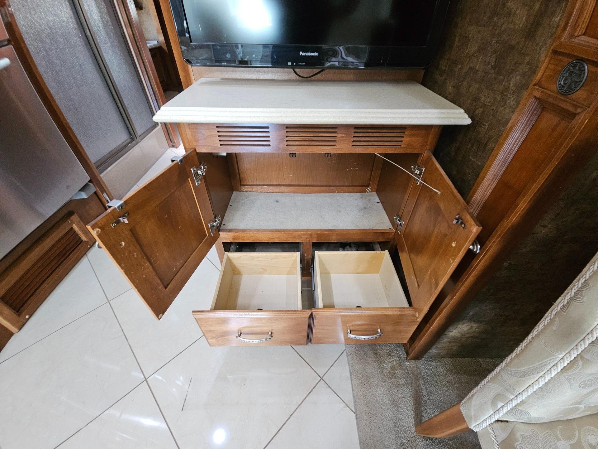 2013 Tiffin Motorhome 2013 Tiffin Motorhome Phaeton - thumbnail 15
