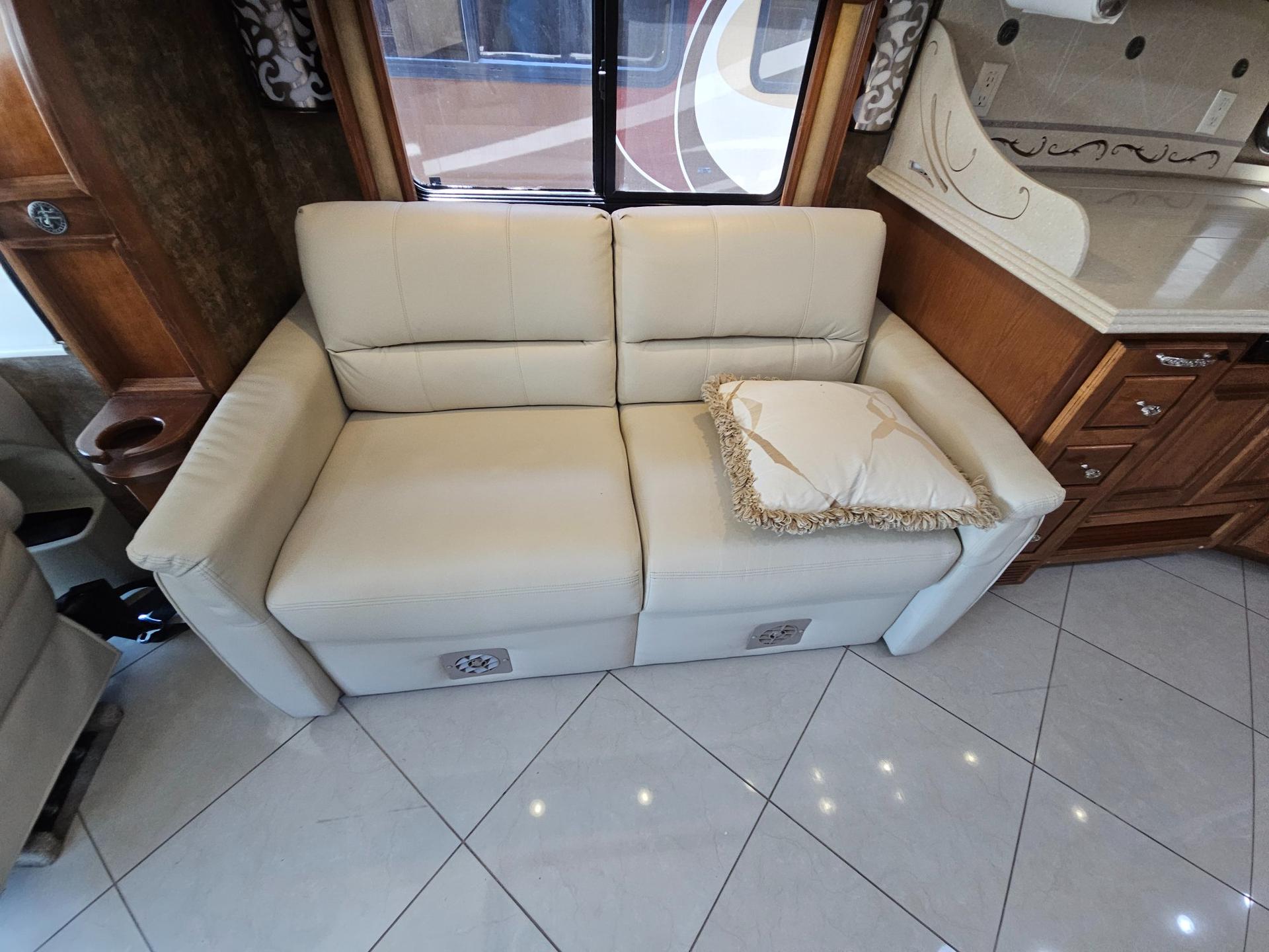 2013 Tiffin Motorhome 2013 Tiffin Motorhome Phaeton - thumbnail 17