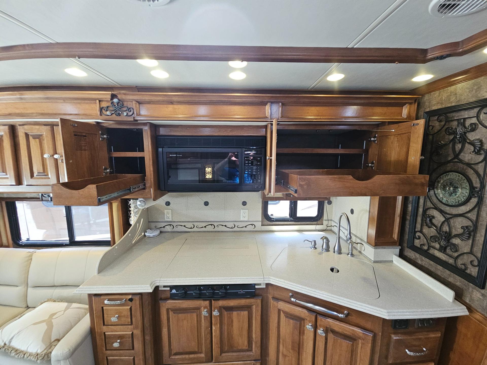 2013 Tiffin Motorhome 2013 Tiffin Motorhome Phaeton - thumbnail 20