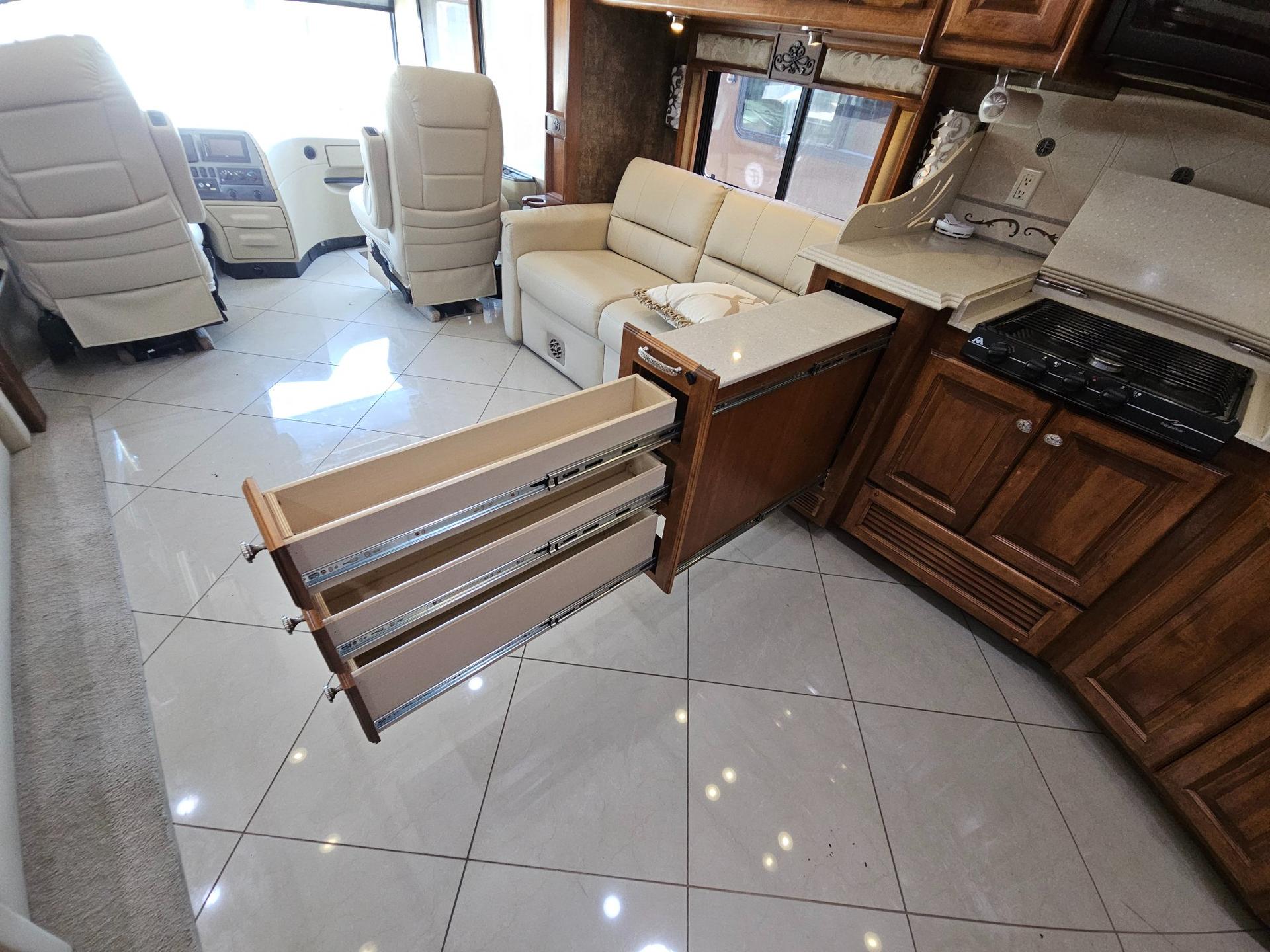 2013 Tiffin Motorhome 2013 Tiffin Motorhome Phaeton - thumbnail 23