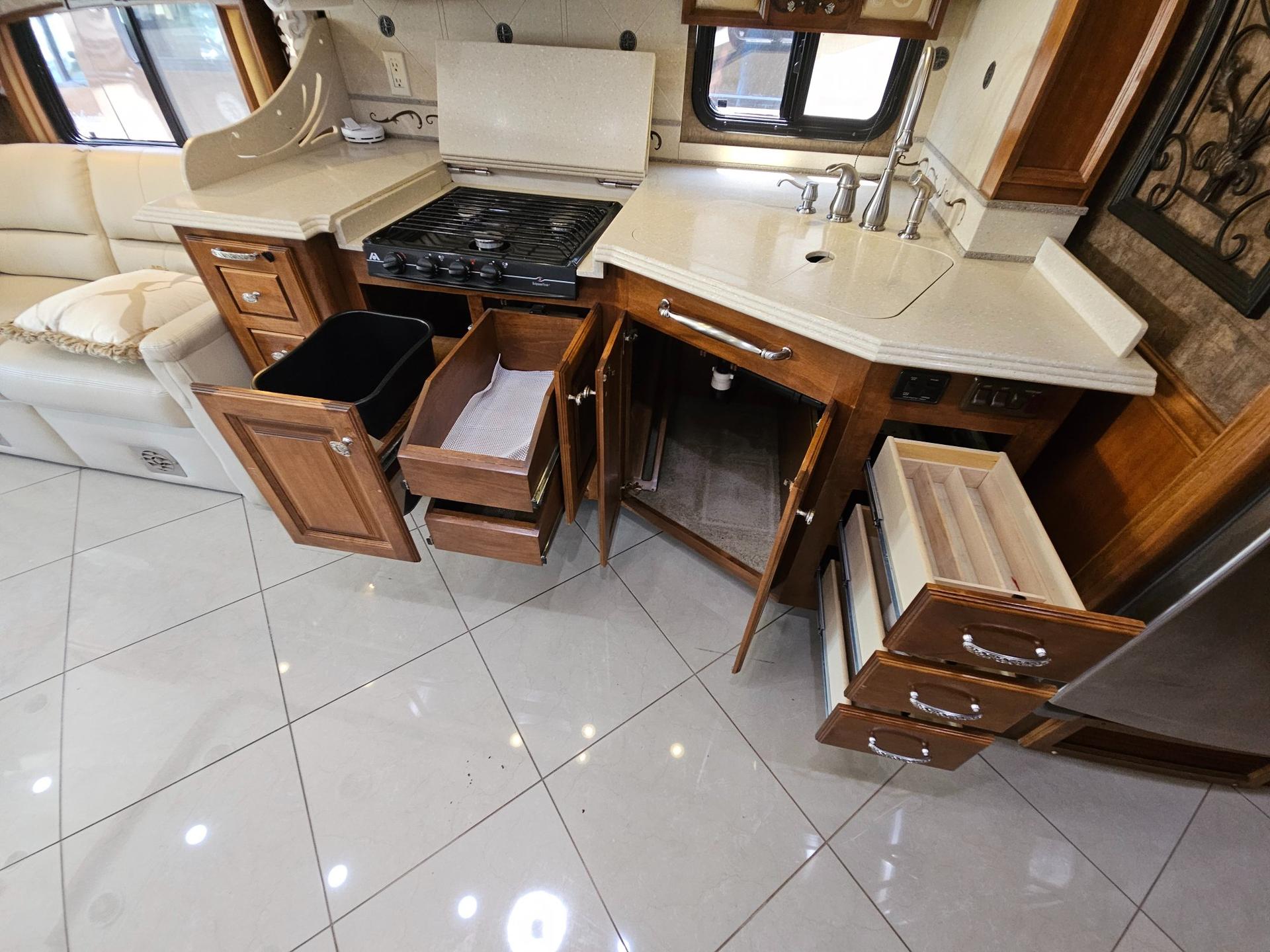2013 Tiffin Motorhome 2013 Tiffin Motorhome Phaeton - thumbnail 24