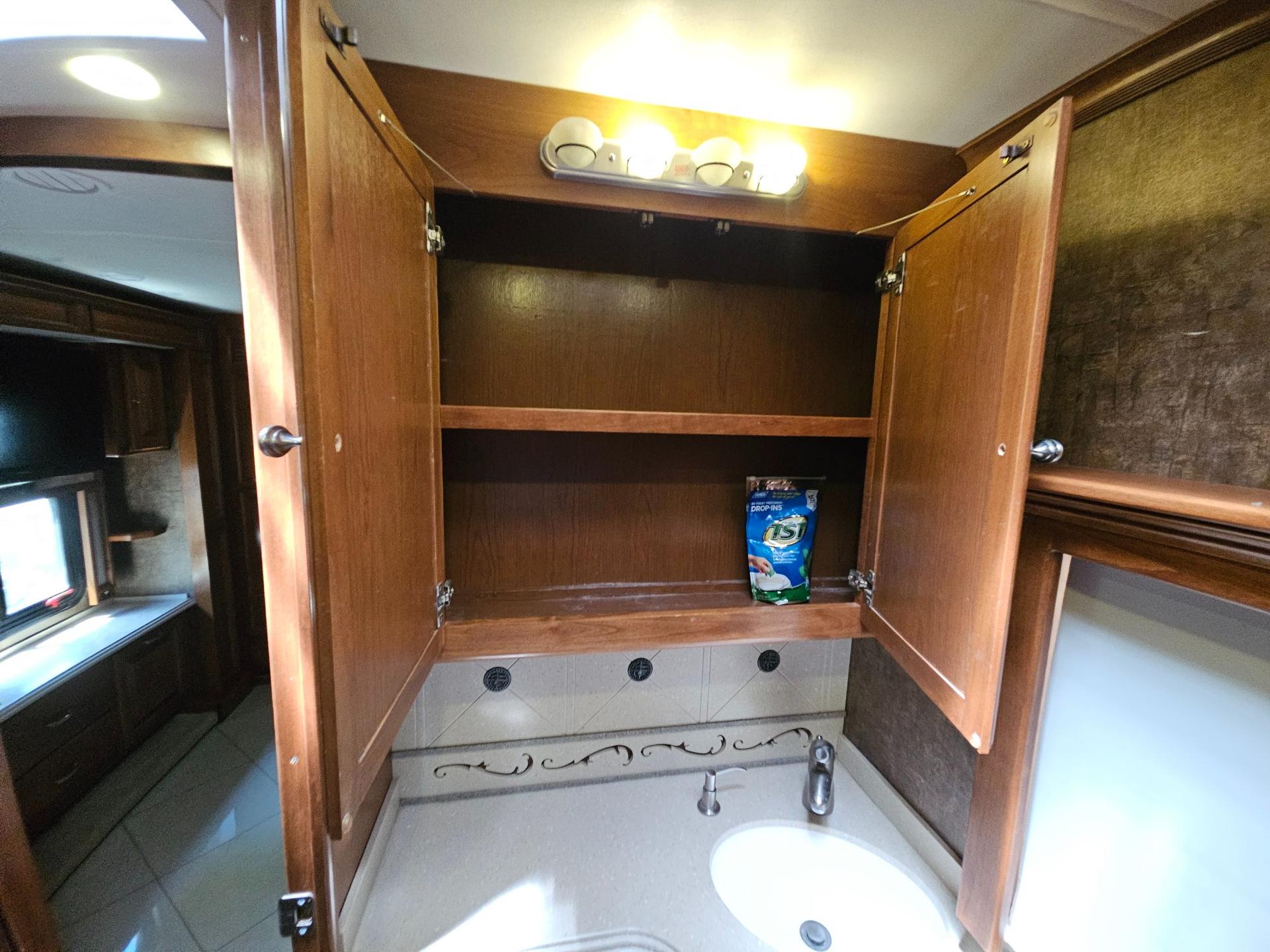2013 Tiffin Motorhome 2013 Tiffin Motorhome Phaeton - thumbnail 27