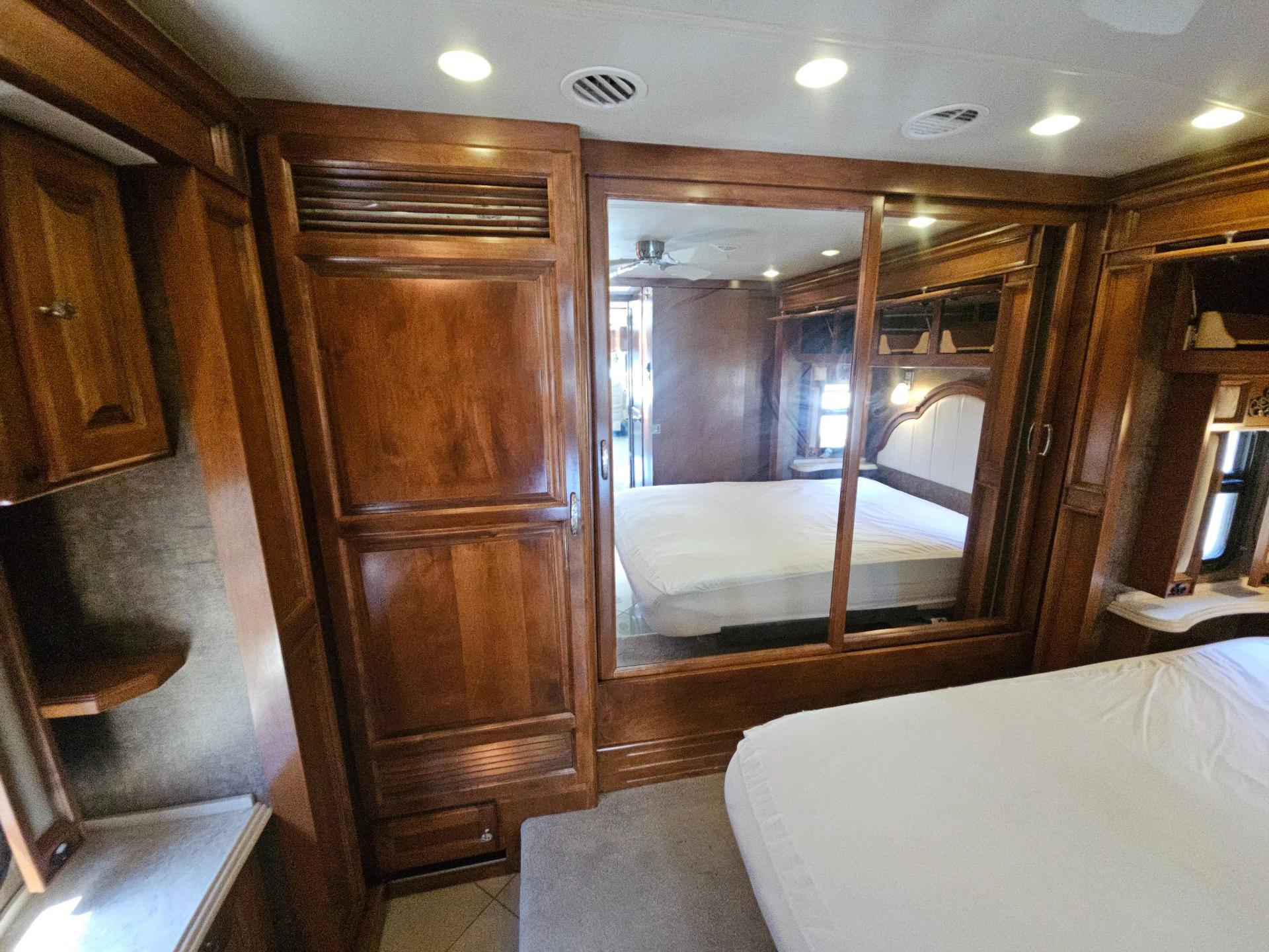 2013 Tiffin Motorhome 2013 Tiffin Motorhome Phaeton - thumbnail 33