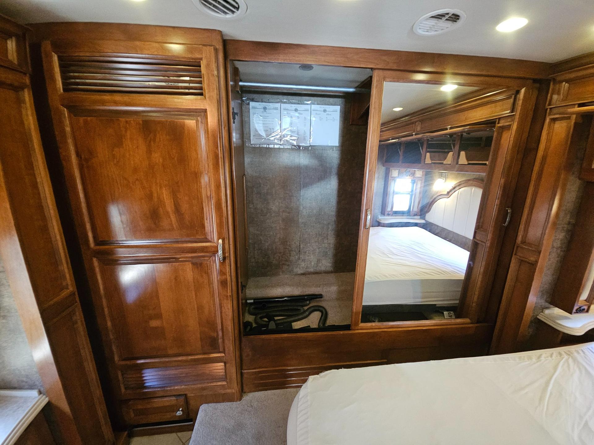 2013 Tiffin Motorhome 2013 Tiffin Motorhome Phaeton - thumbnail 34
