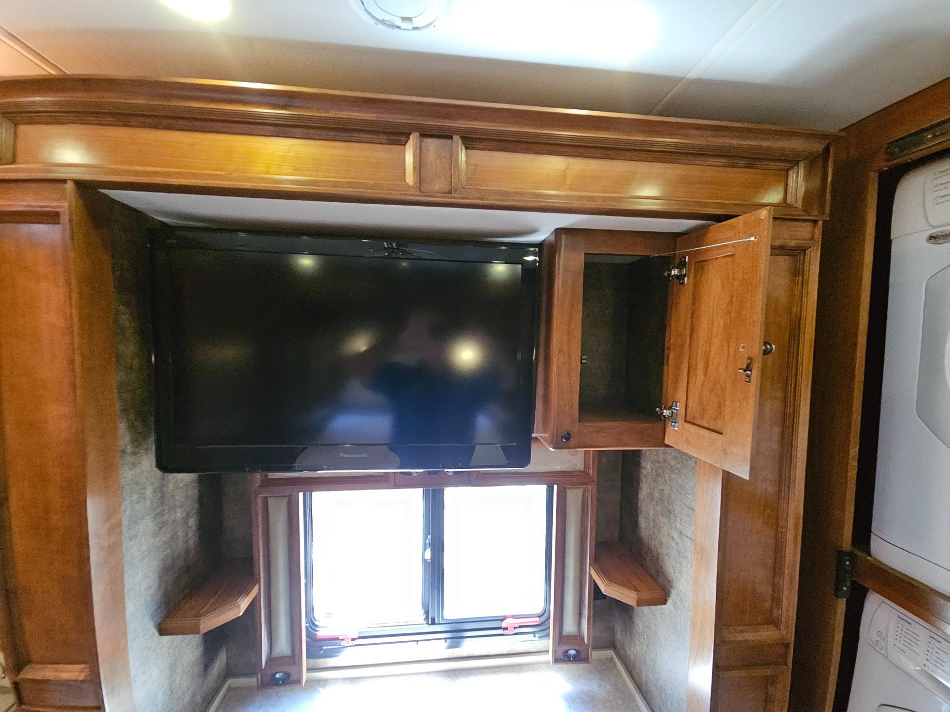2013 Tiffin Motorhome 2013 Tiffin Motorhome Phaeton - thumbnail 38