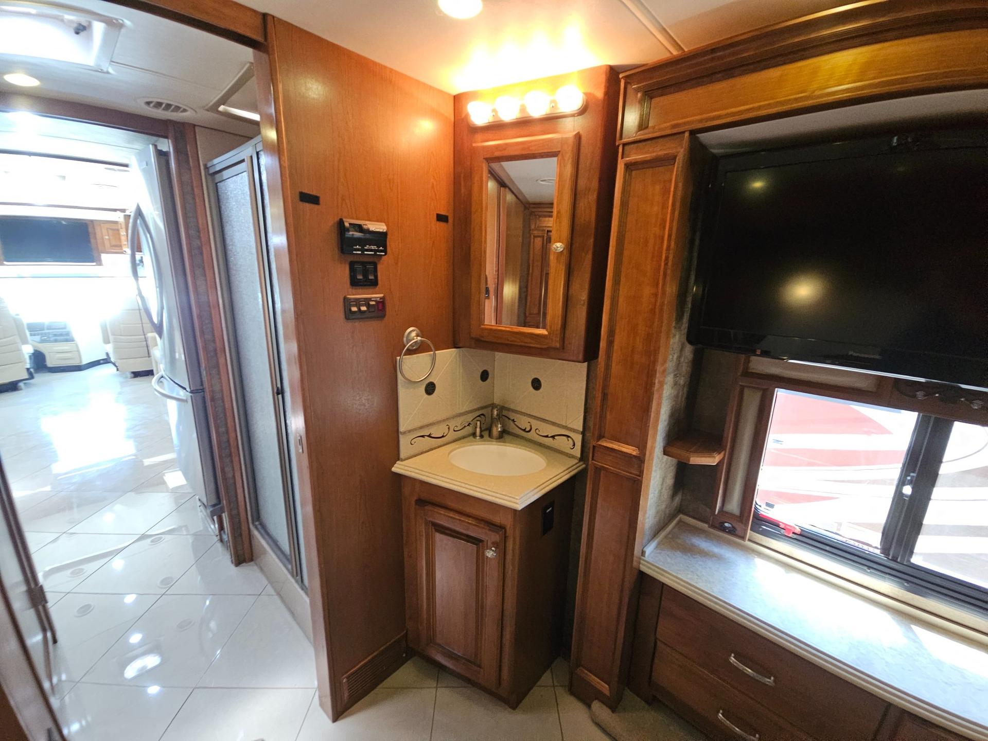 2013 Tiffin Motorhome 2013 Tiffin Motorhome Phaeton - thumbnail 40