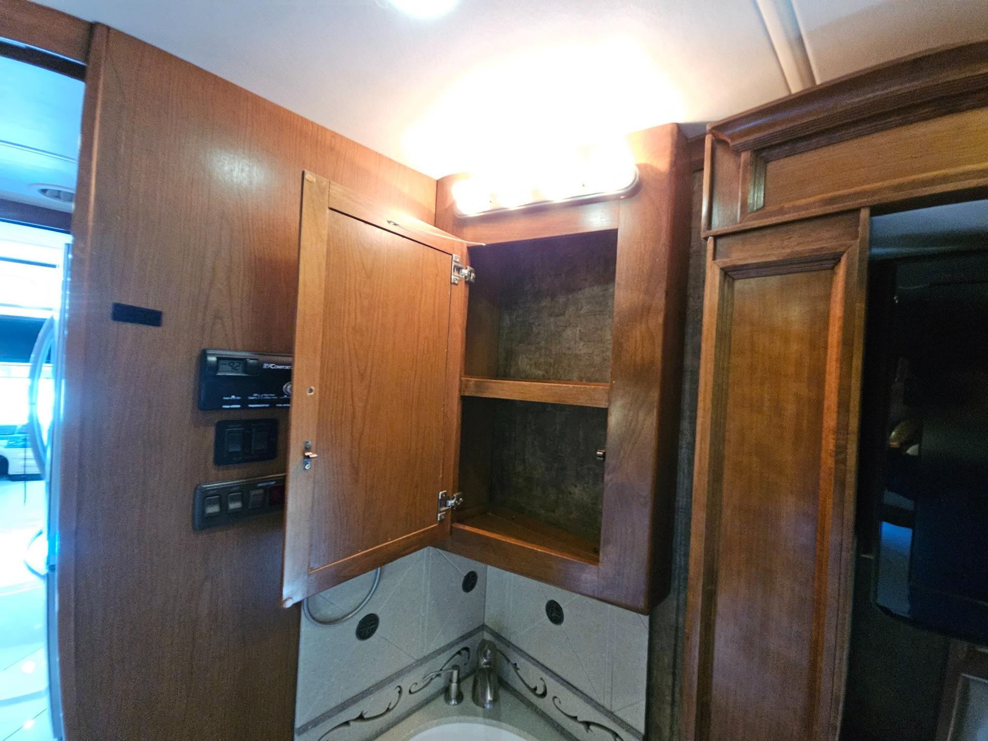 2013 Tiffin Motorhome 2013 Tiffin Motorhome Phaeton - thumbnail 41