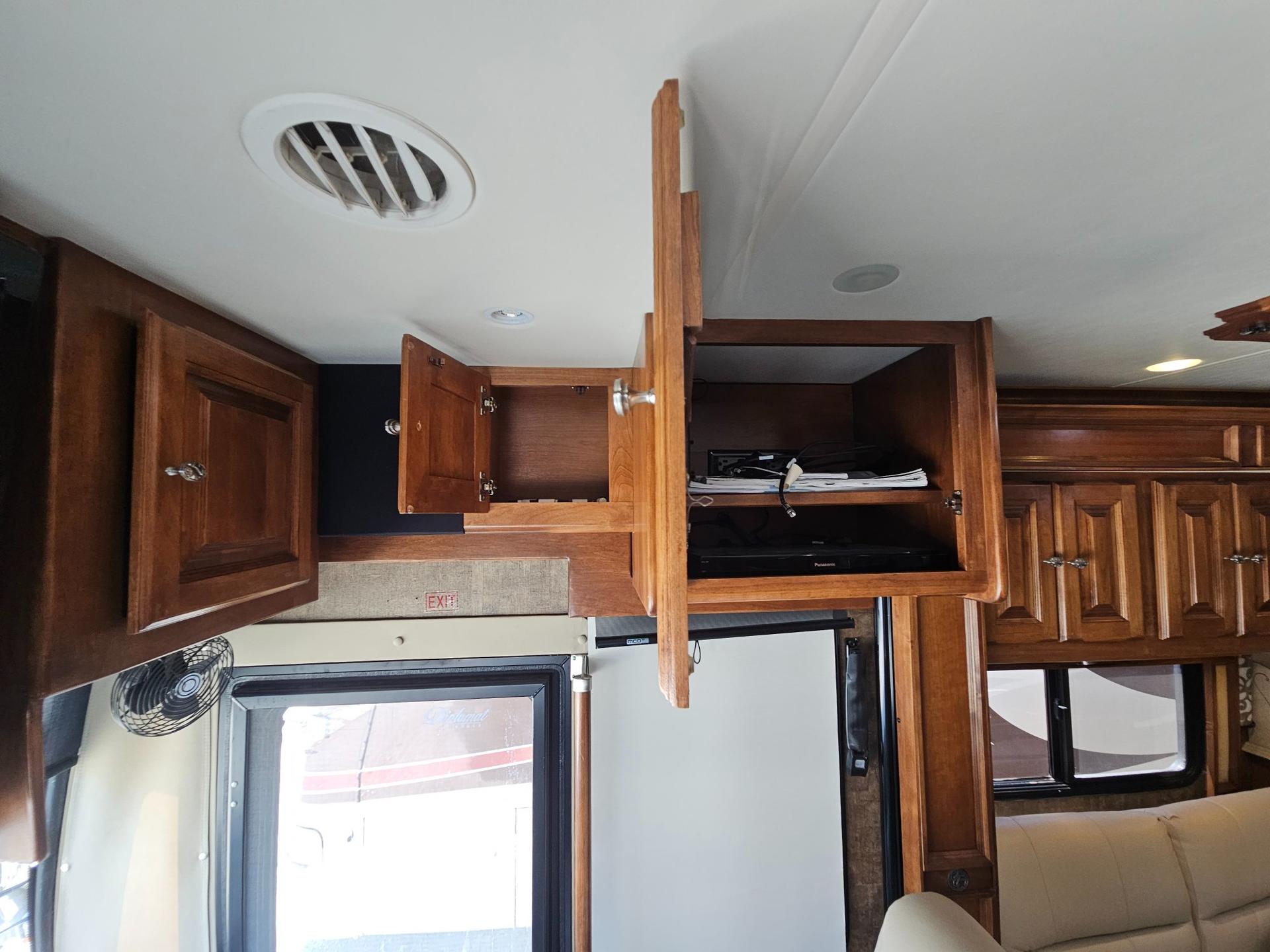 2013 Tiffin Motorhome 2013 Tiffin Motorhome Phaeton - thumbnail 46