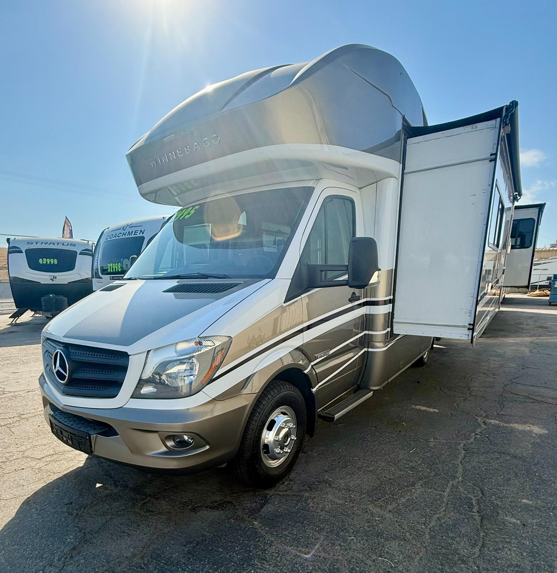 2019 Winnebago 2019 Winnebago Navion - thumbnail 4