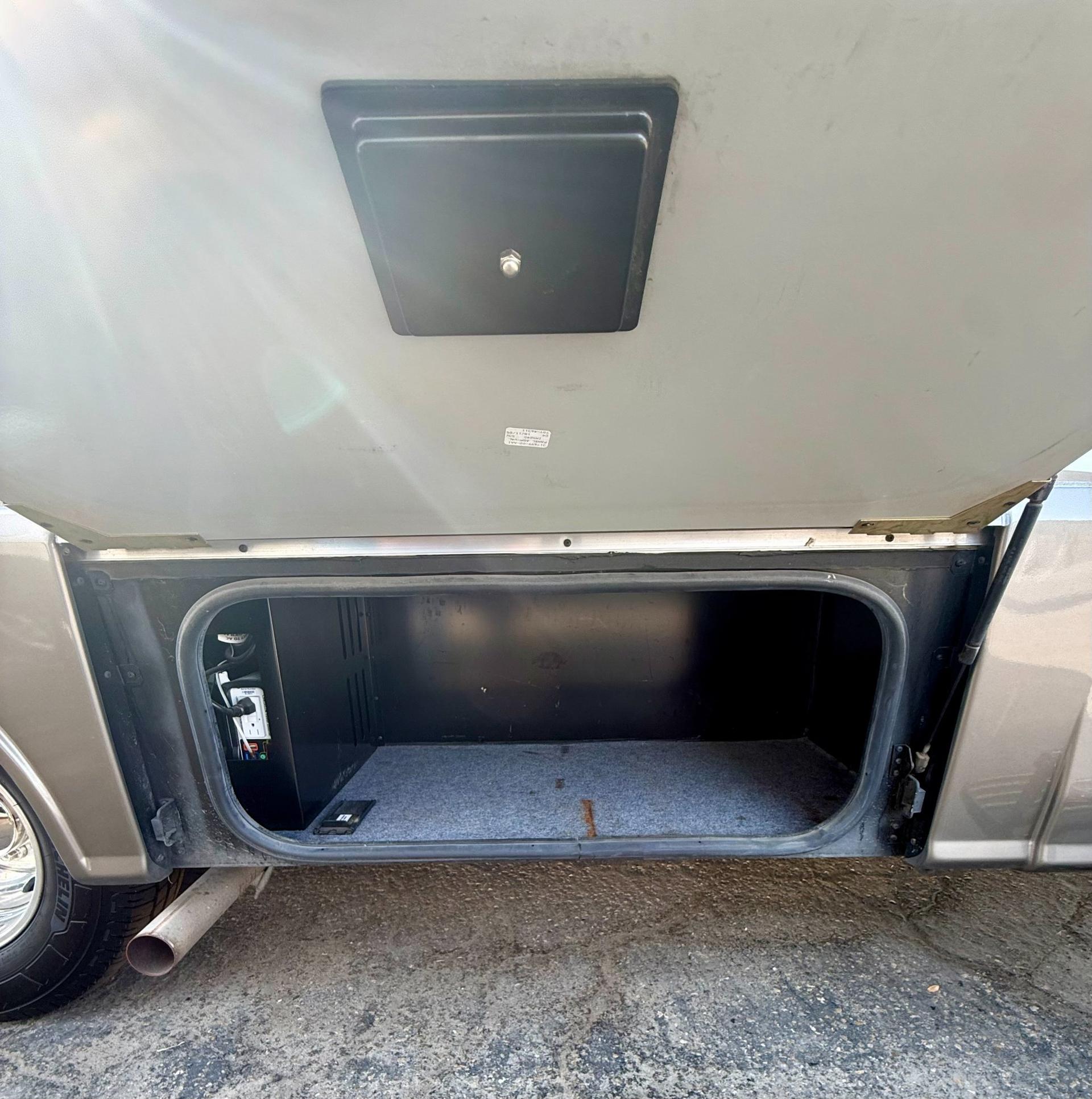2019 Winnebago 2019 Winnebago Navion - thumbnail 10