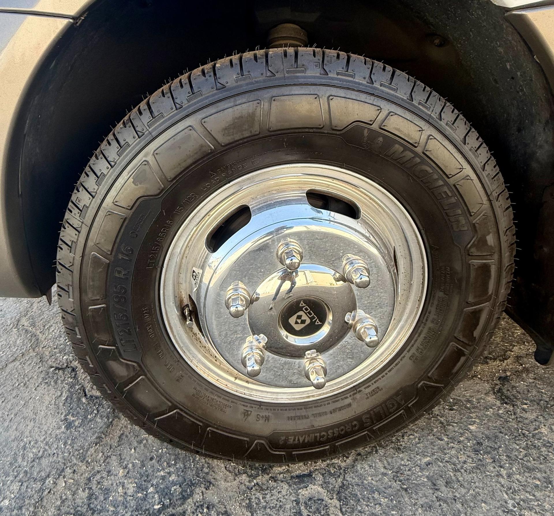 2019 Winnebago 2019 Winnebago Navion - thumbnail 11