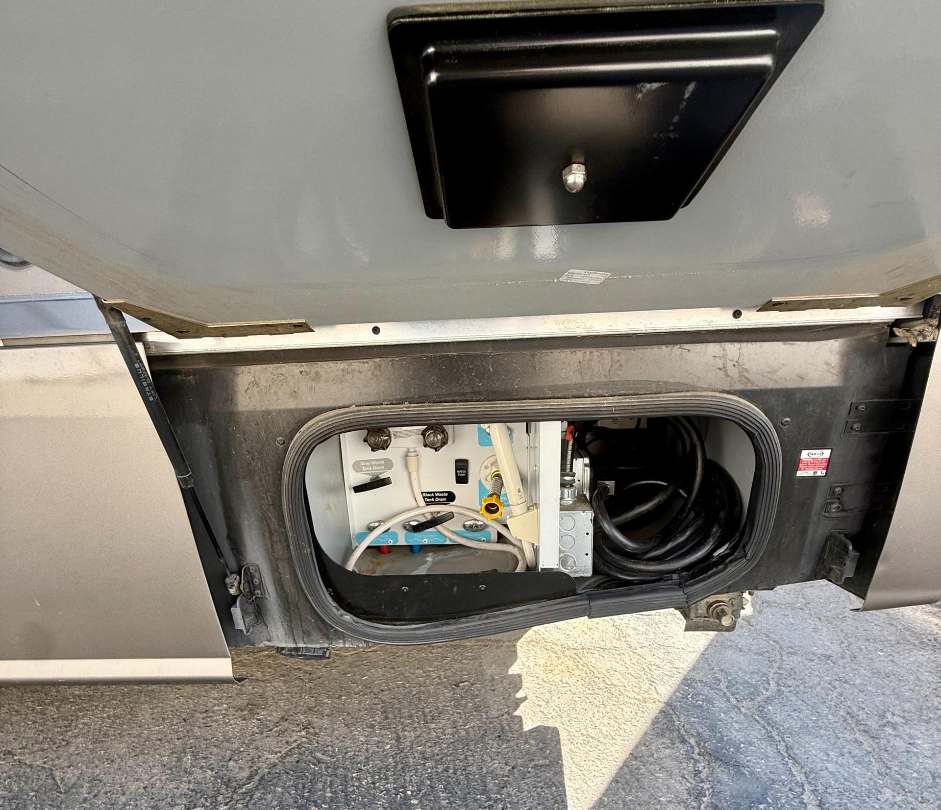 2019 Winnebago 2019 Winnebago Navion - thumbnail 12