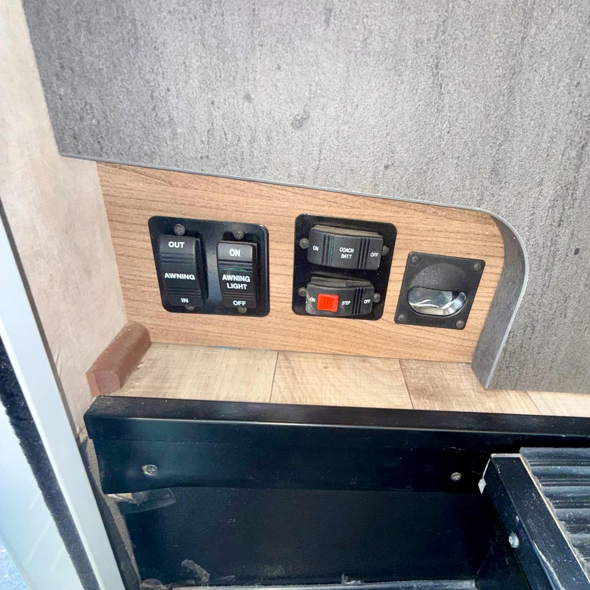 2019 Winnebago 2019 Winnebago Navion - thumbnail 14