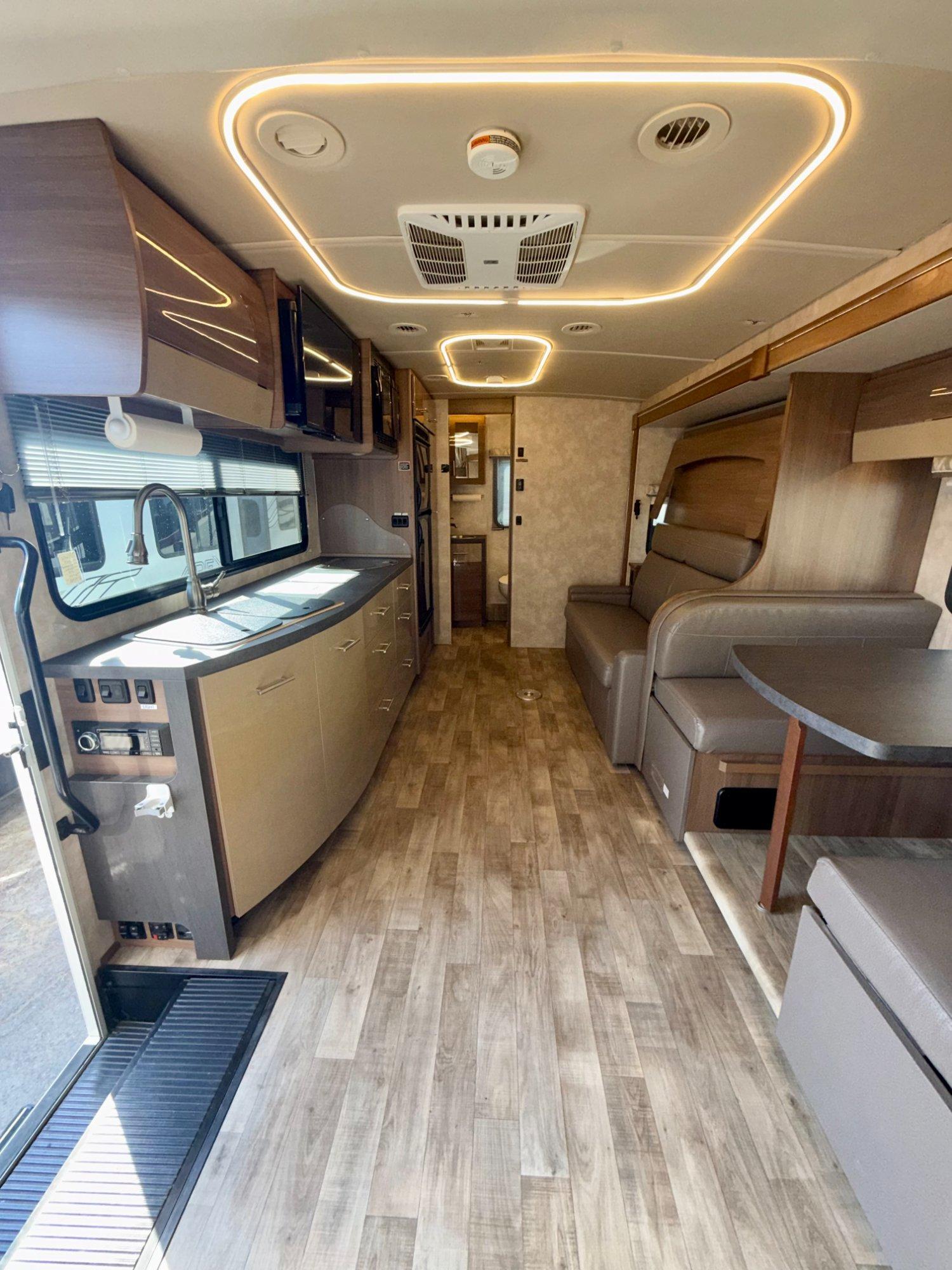 2019 Winnebago 2019 Winnebago Navion - thumbnail 16