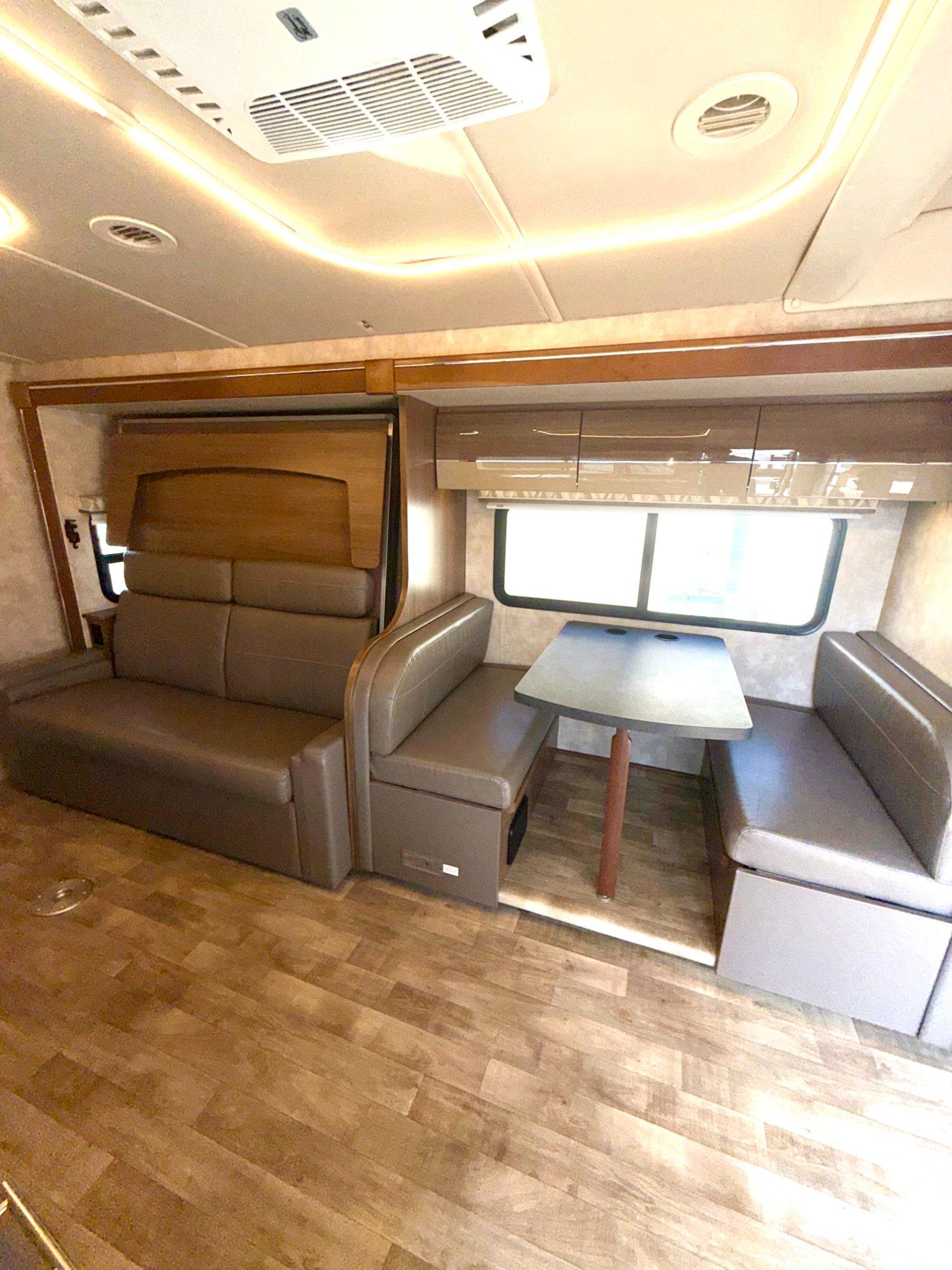 2019 Winnebago 2019 Winnebago Navion - thumbnail 17