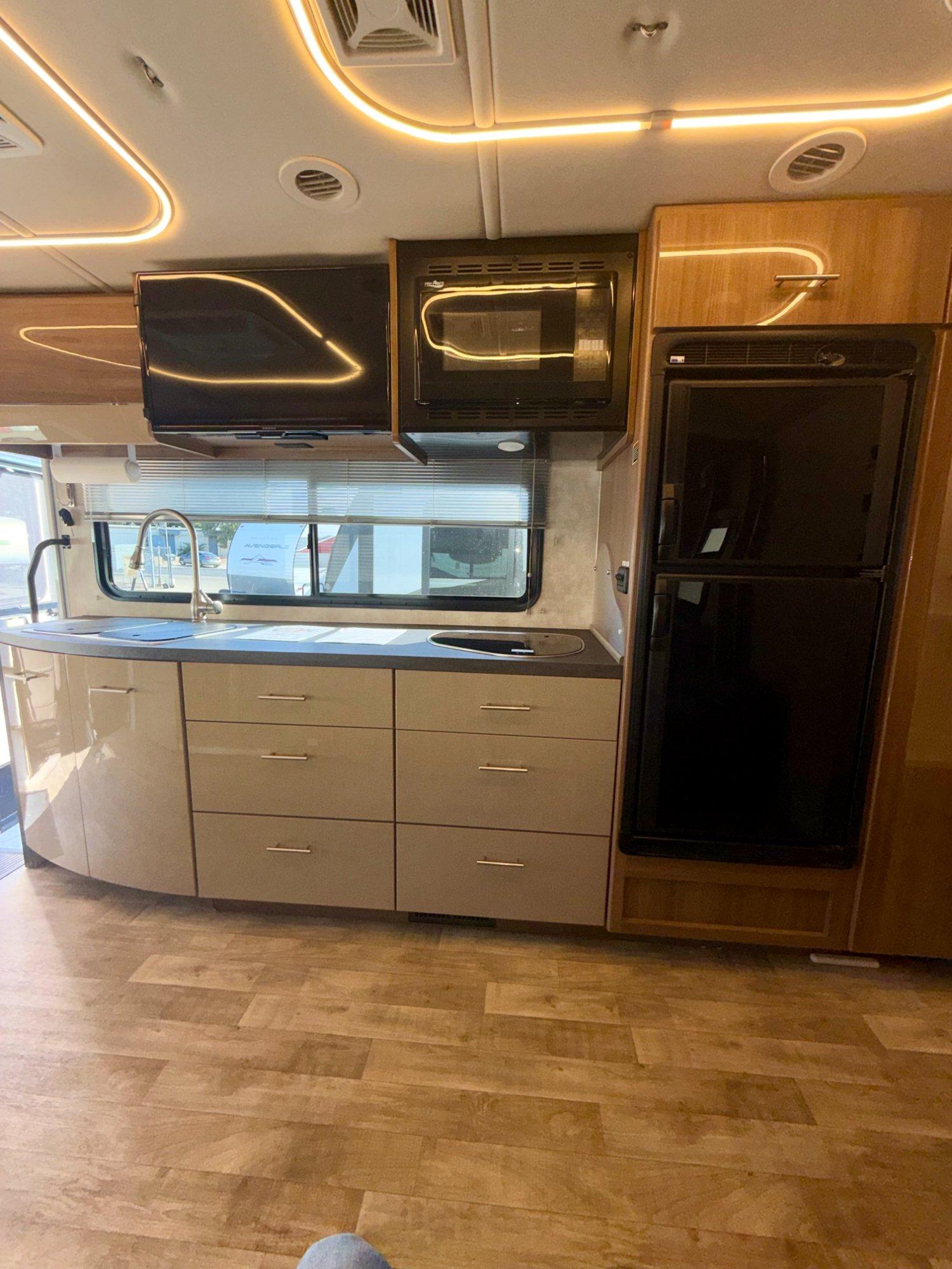 2019 Winnebago 2019 Winnebago Navion - thumbnail 20
