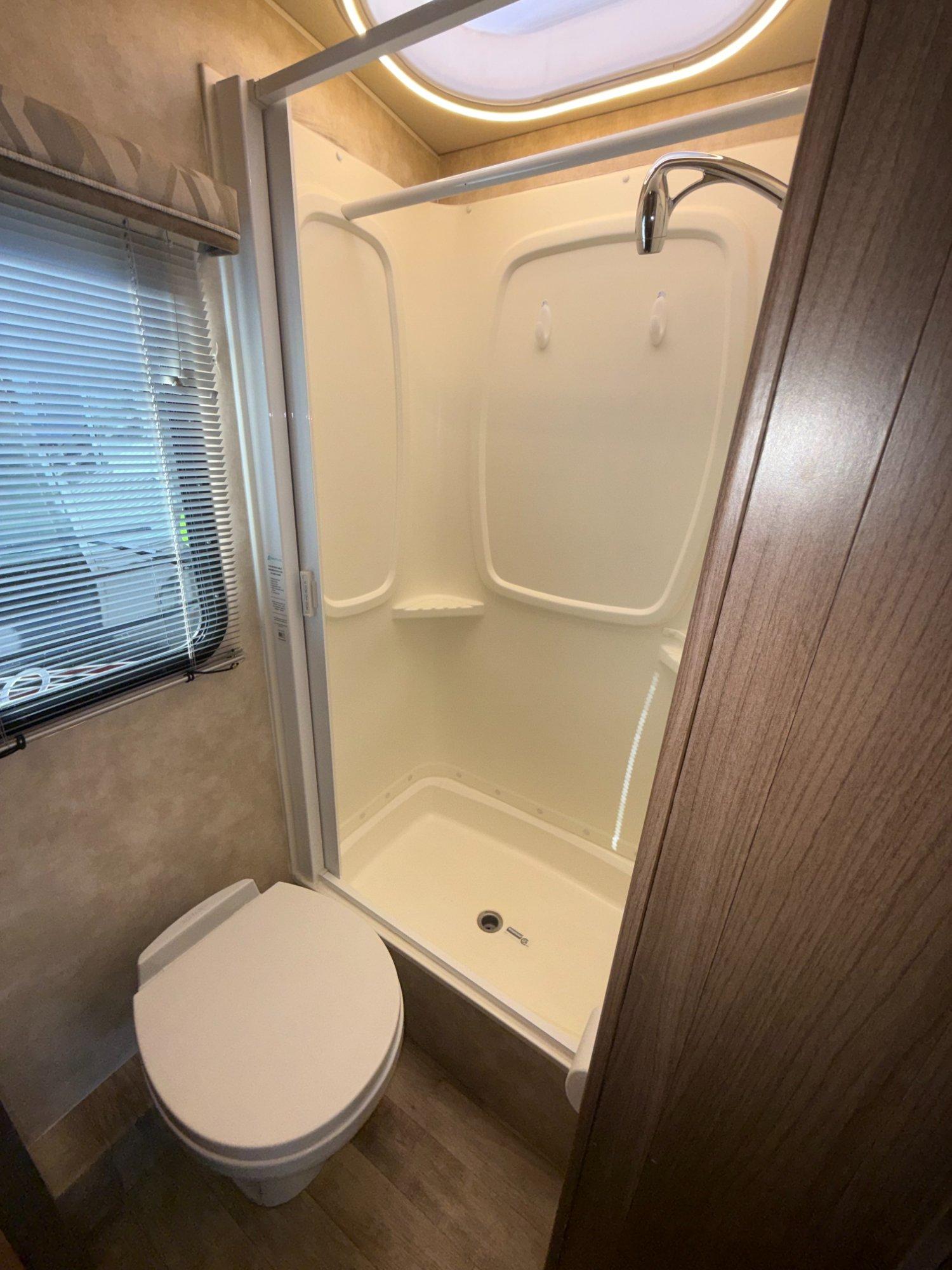 2019 Winnebago 2019 Winnebago Navion - thumbnail 25