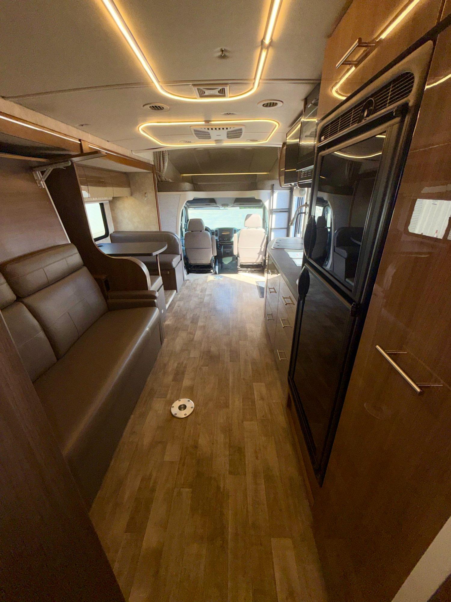 2019 Winnebago 2019 Winnebago Navion - thumbnail 27