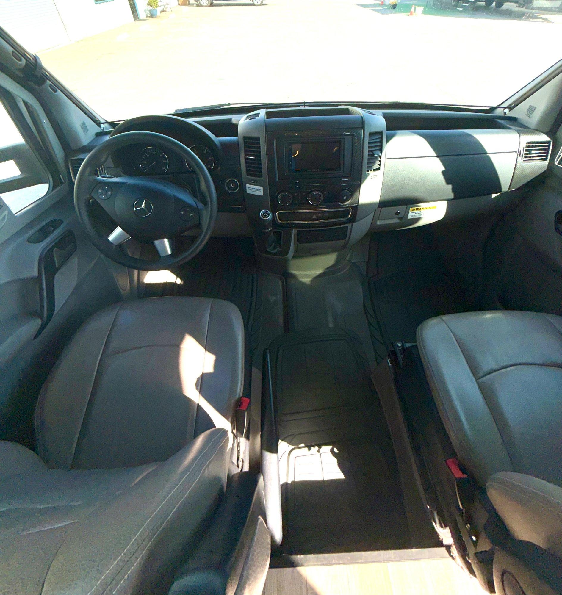 2019 Winnebago 2019 Winnebago Navion - thumbnail 28