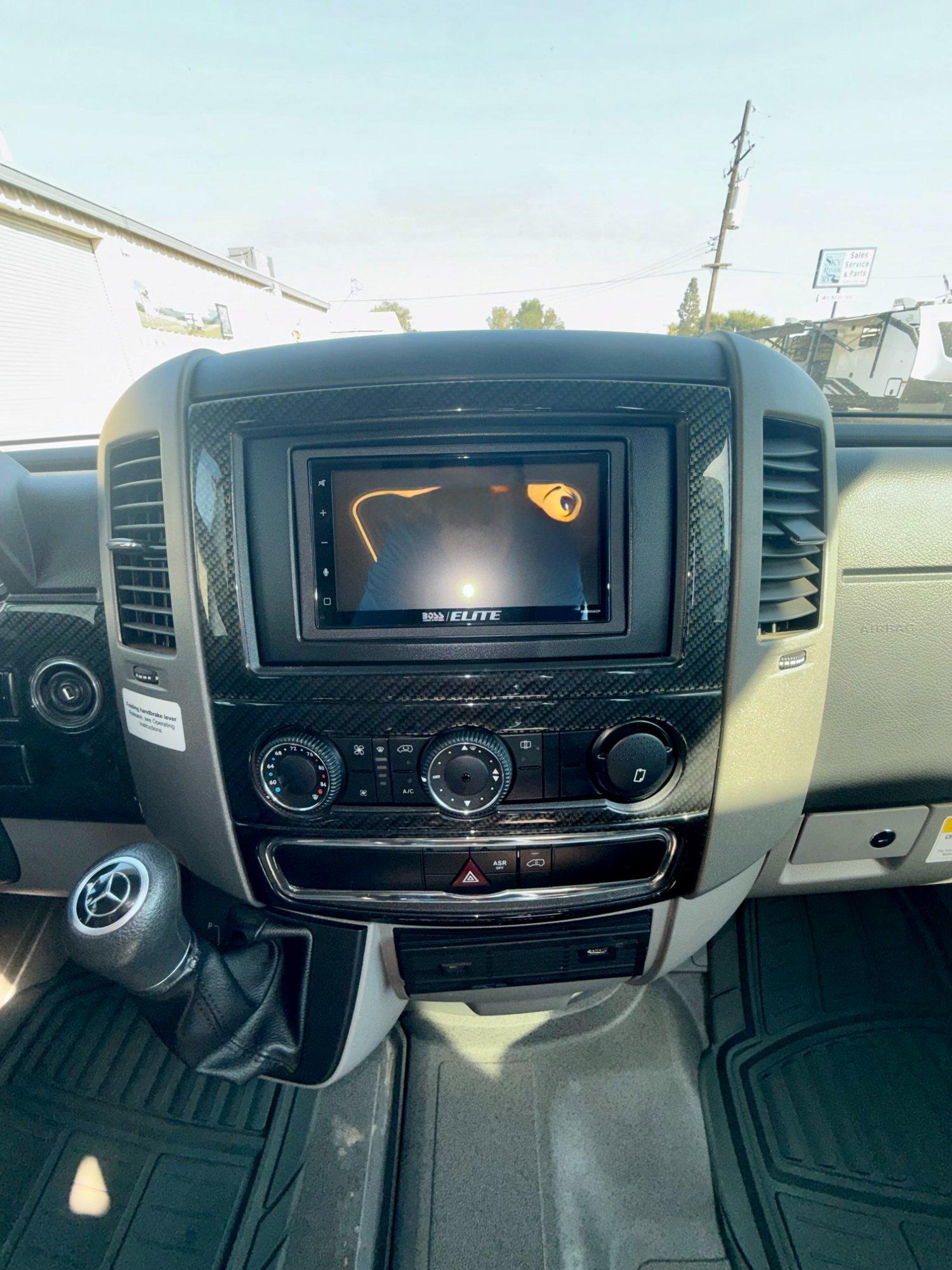 2019 Winnebago 2019 Winnebago Navion - thumbnail 29