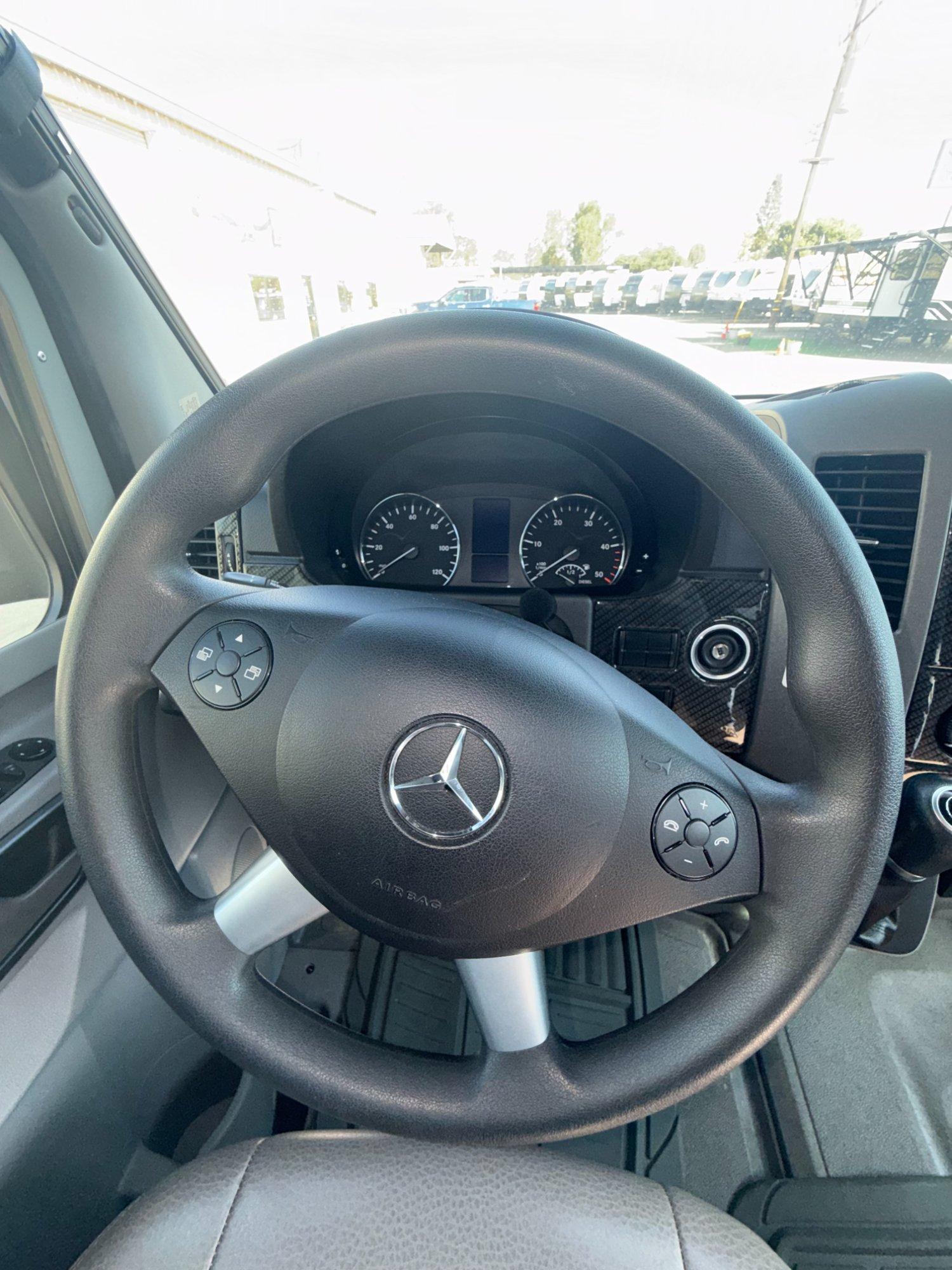 2019 Winnebago 2019 Winnebago Navion - thumbnail 30