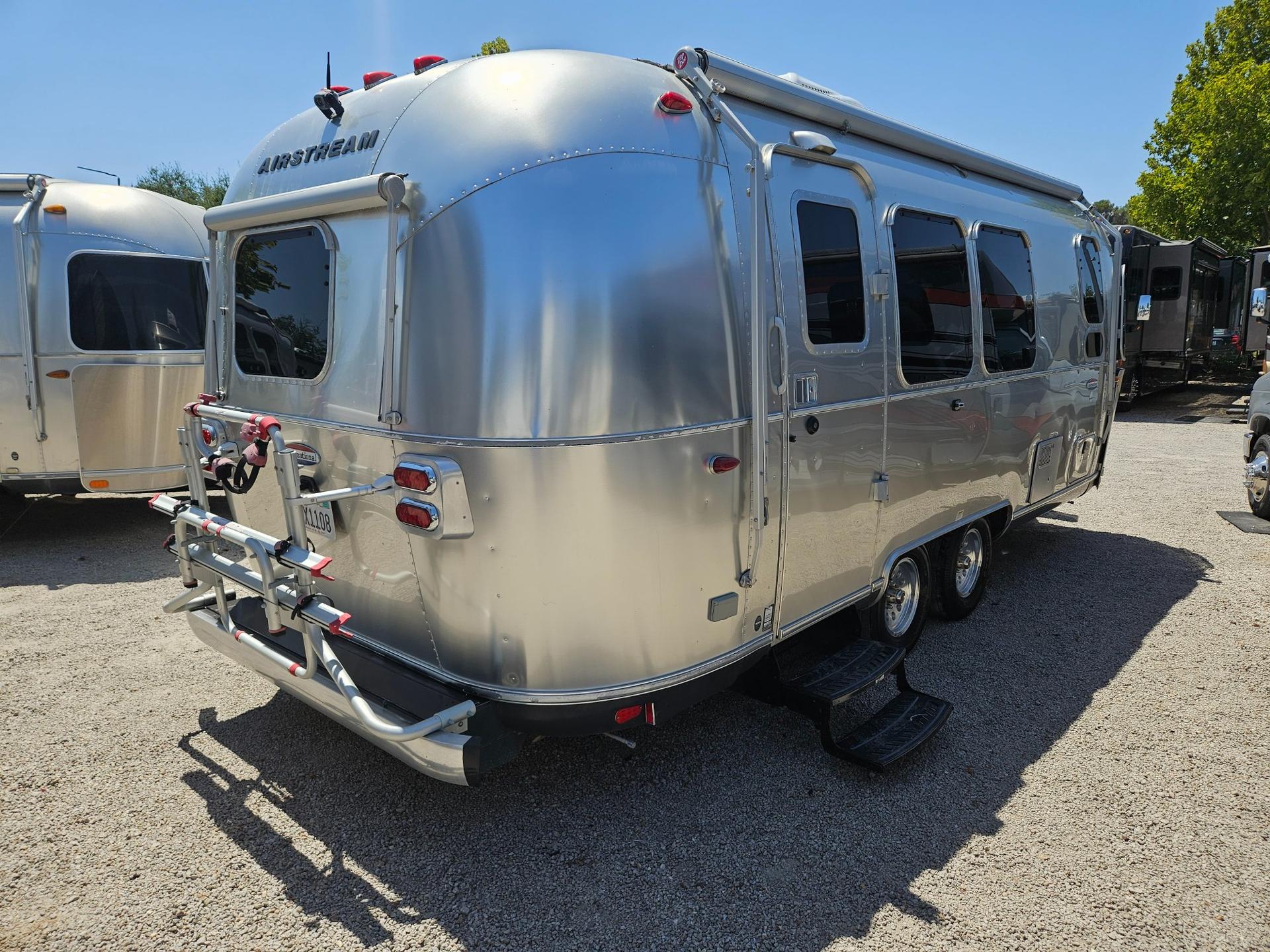 2016 Airstream 2016 Airstream International Serenity - thumbnail 3