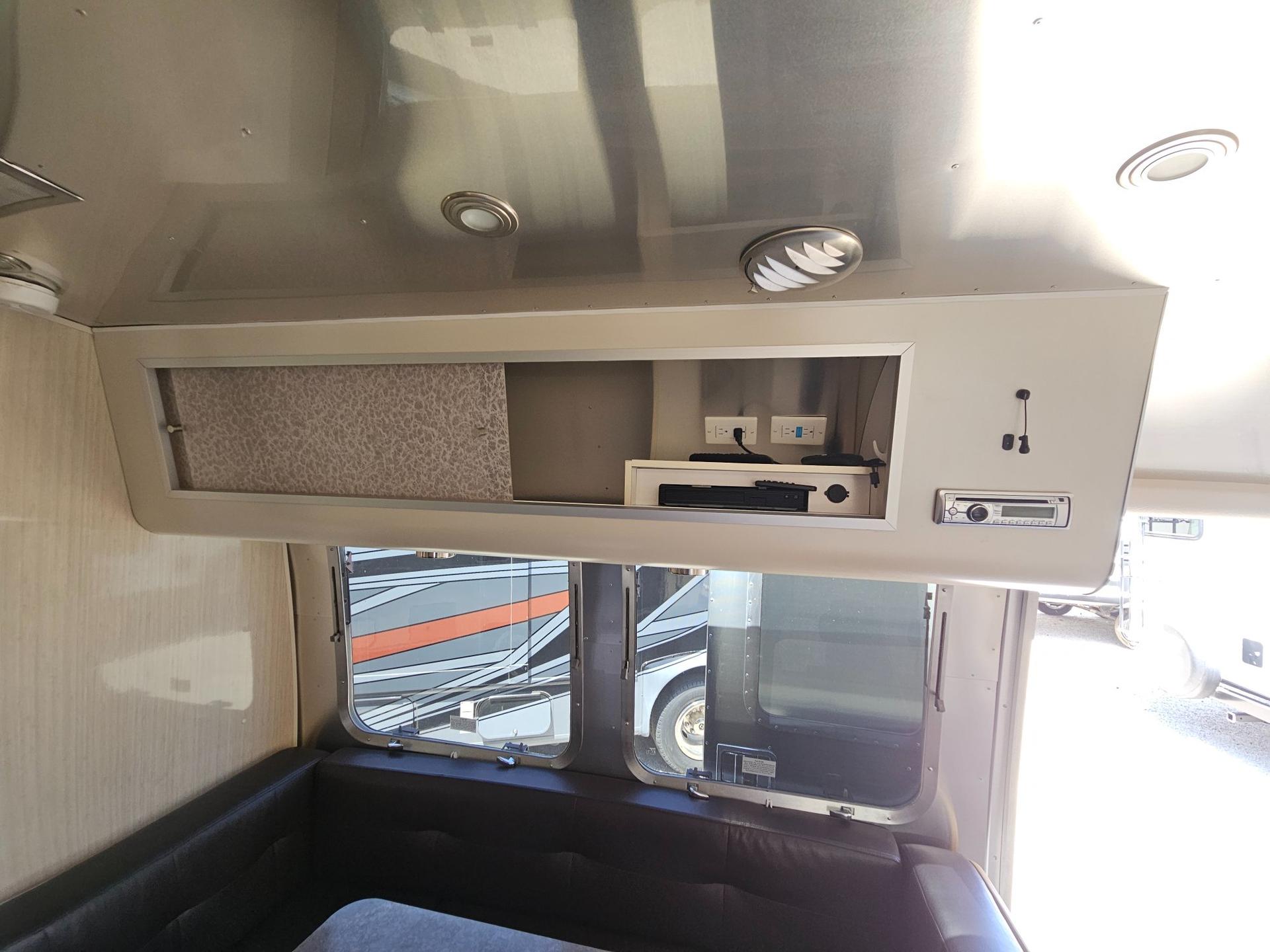 2016 Airstream 2016 Airstream International Serenity - thumbnail 10