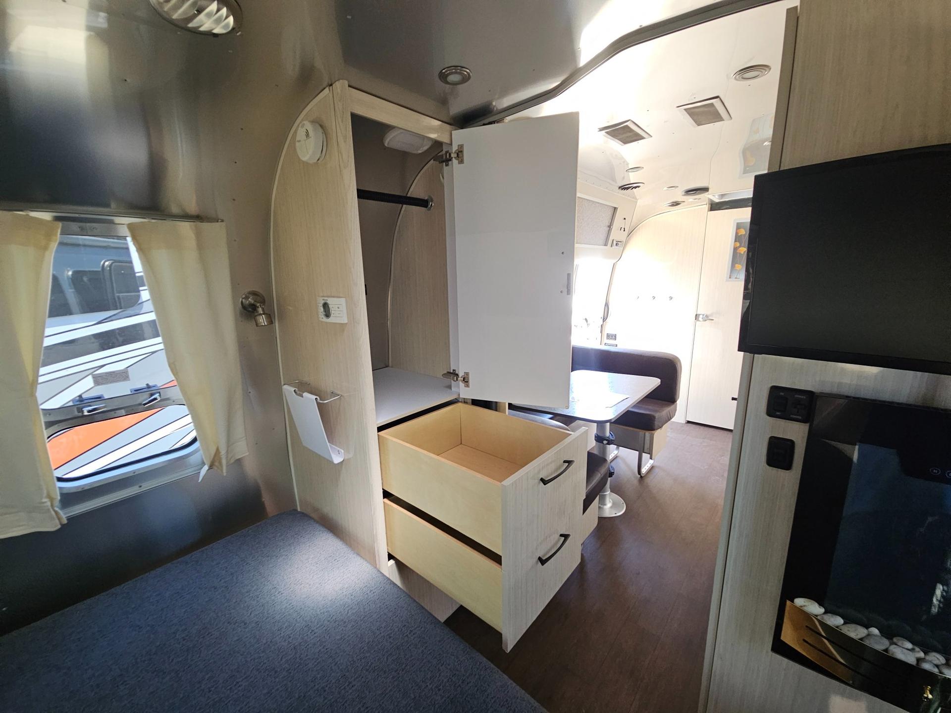 2016 Airstream 2016 Airstream International Serenity - thumbnail 21
