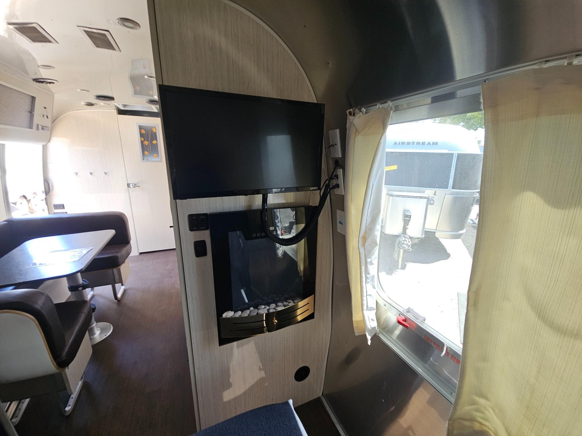 2016 Airstream 2016 Airstream International Serenity - thumbnail 24