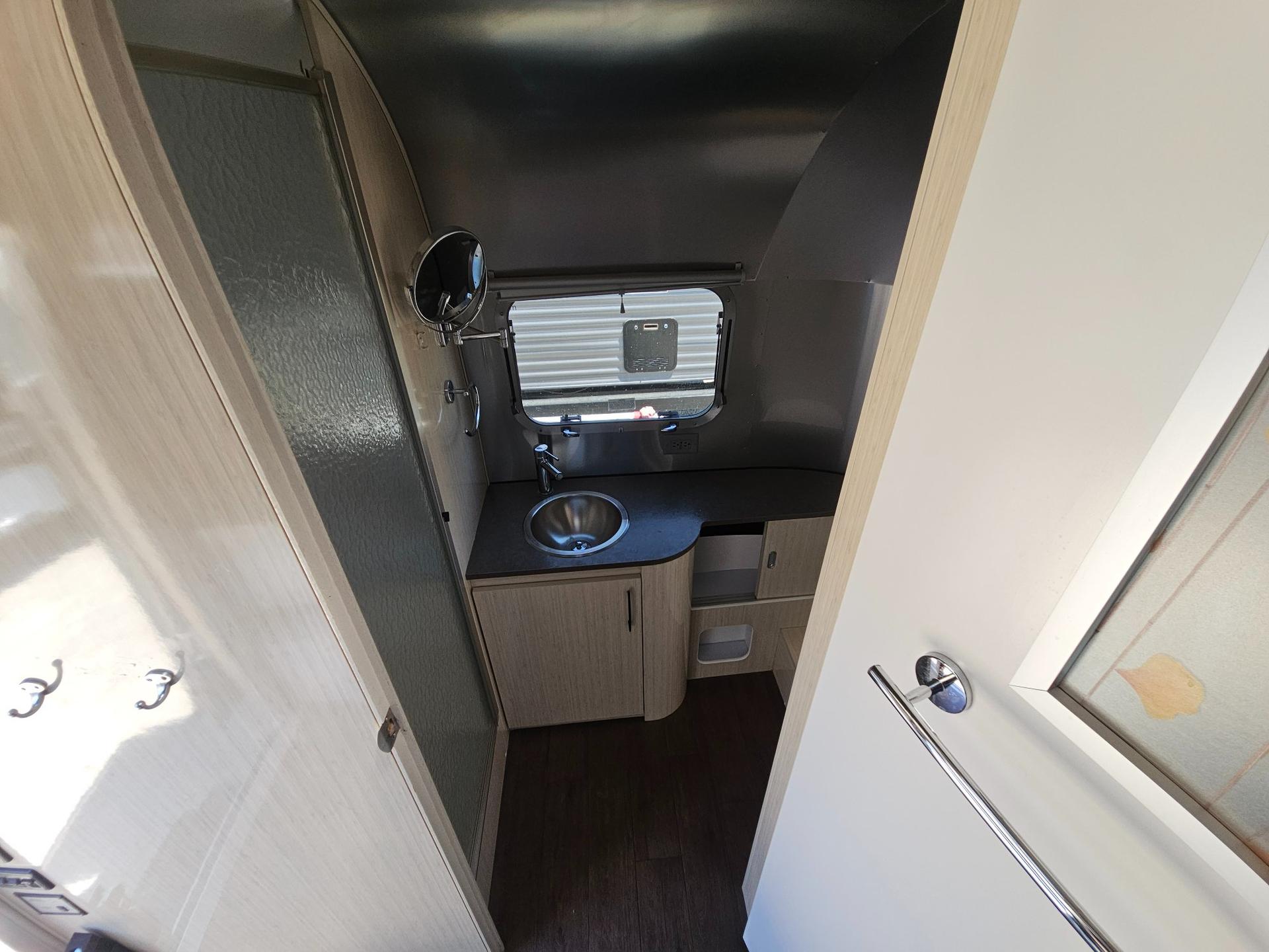 2016 Airstream 2016 Airstream International Serenity - thumbnail 25