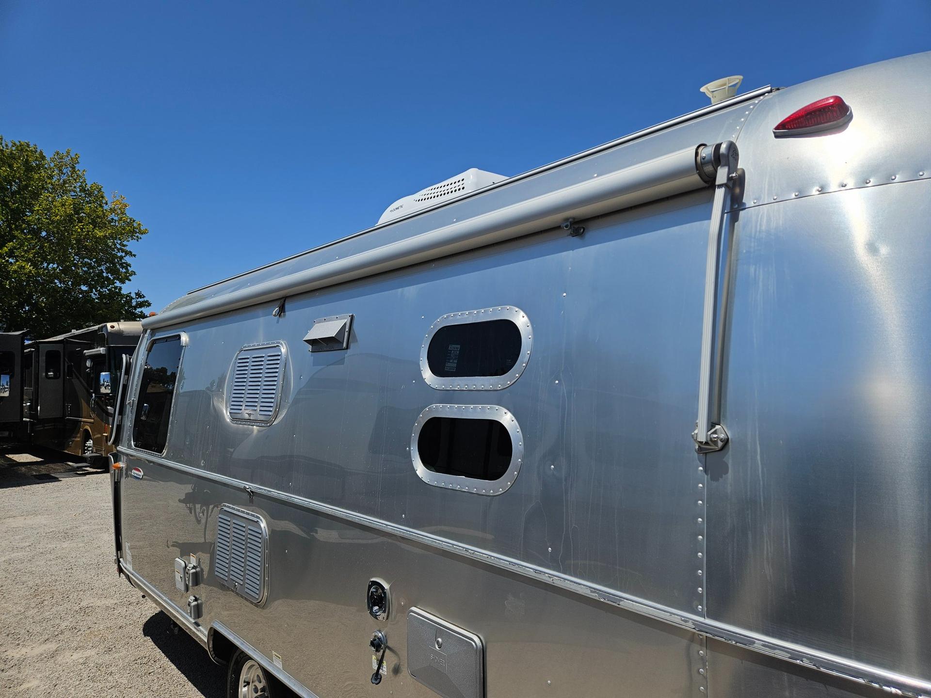 2016 Airstream 2016 Airstream International Serenity - thumbnail 40