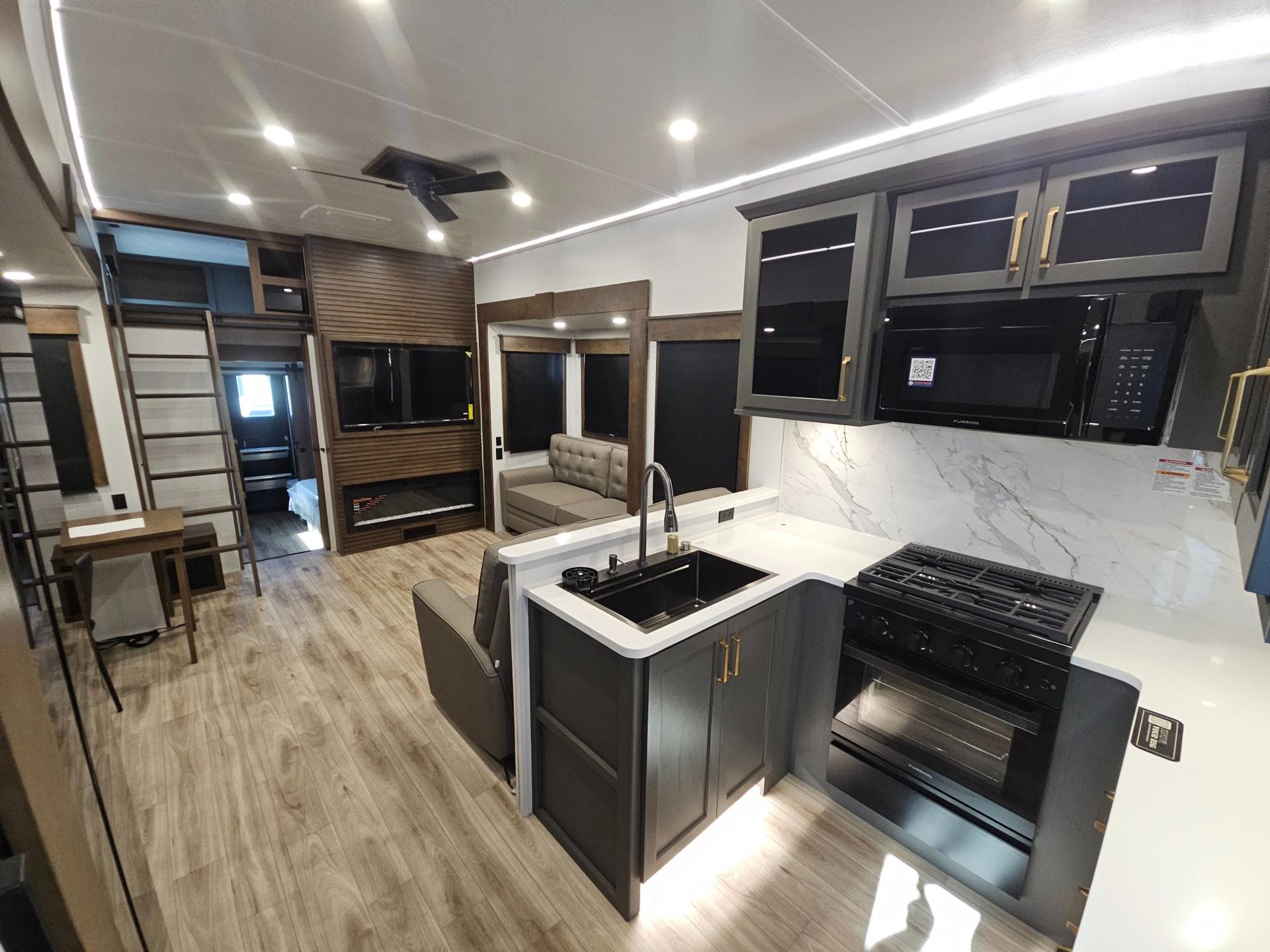 2027 Keystone RV 2027 Keystone RV Montana High Country - thumbnail 6