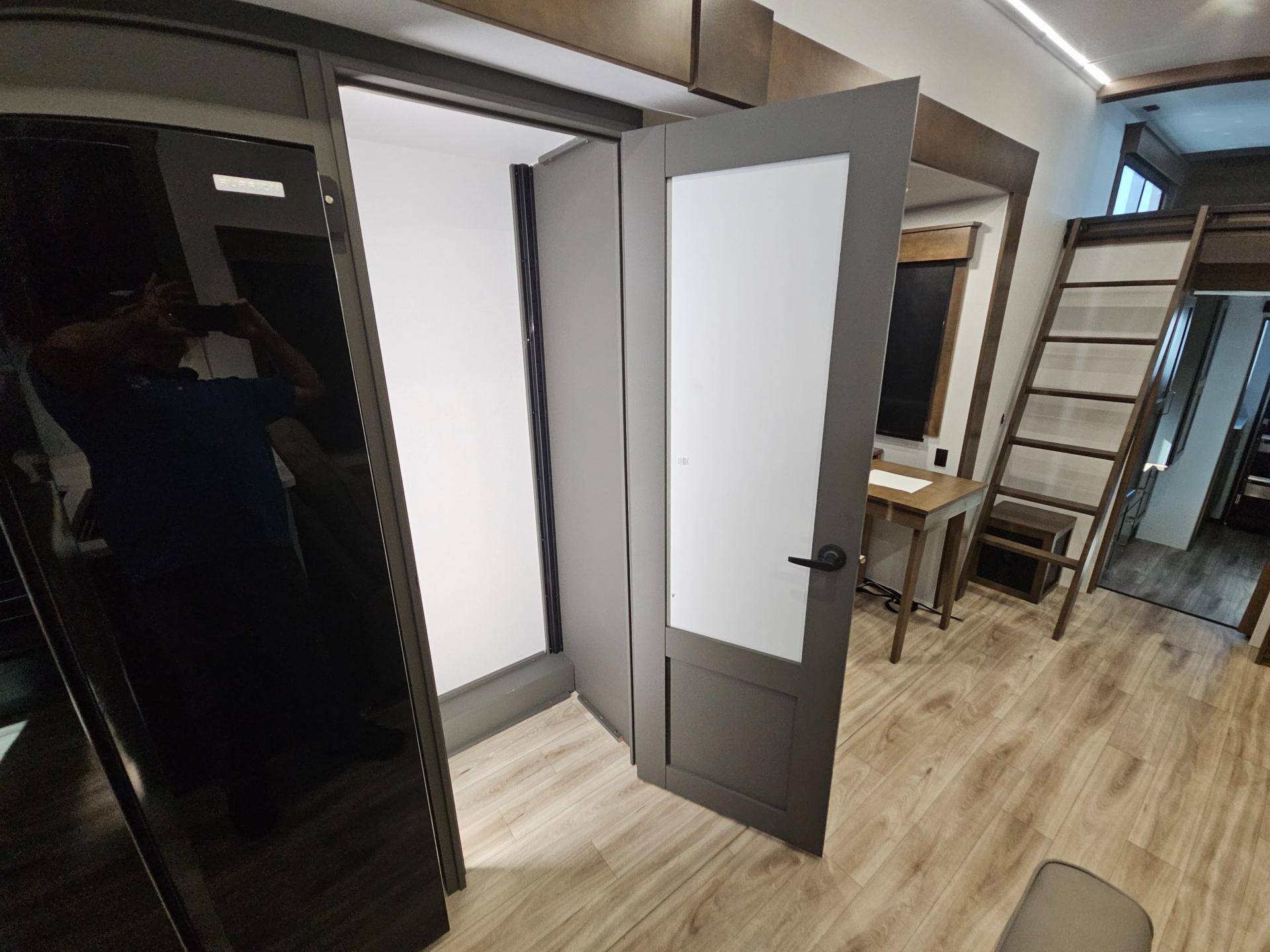 2027 Keystone RV 2027 Keystone RV Montana High Country - thumbnail 9