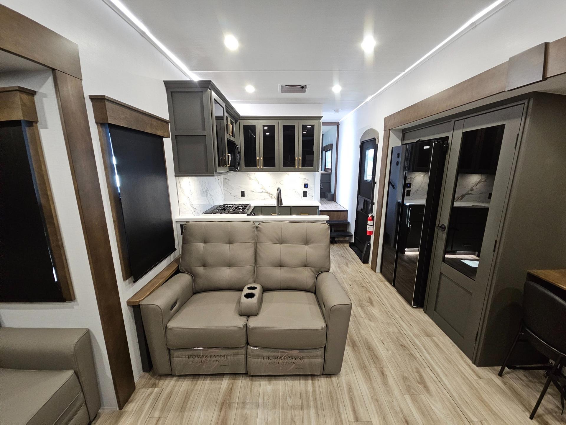 2027 Keystone RV 2027 Keystone RV Montana High Country - thumbnail 14