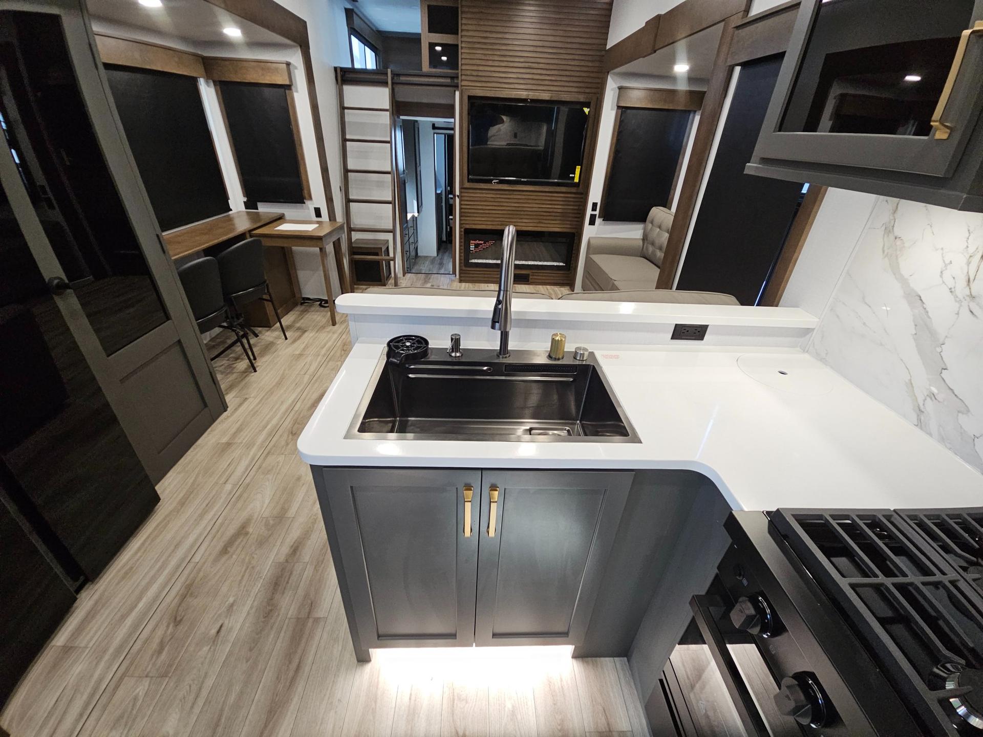 2027 Keystone RV 2027 Keystone RV Montana High Country - thumbnail 17
