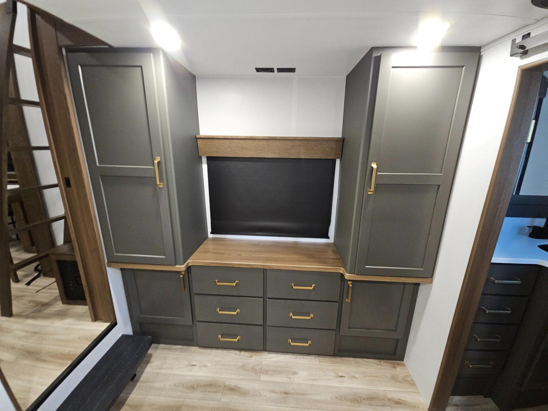 2027 Keystone RV 2027 Keystone RV Montana High Country - thumbnail 32