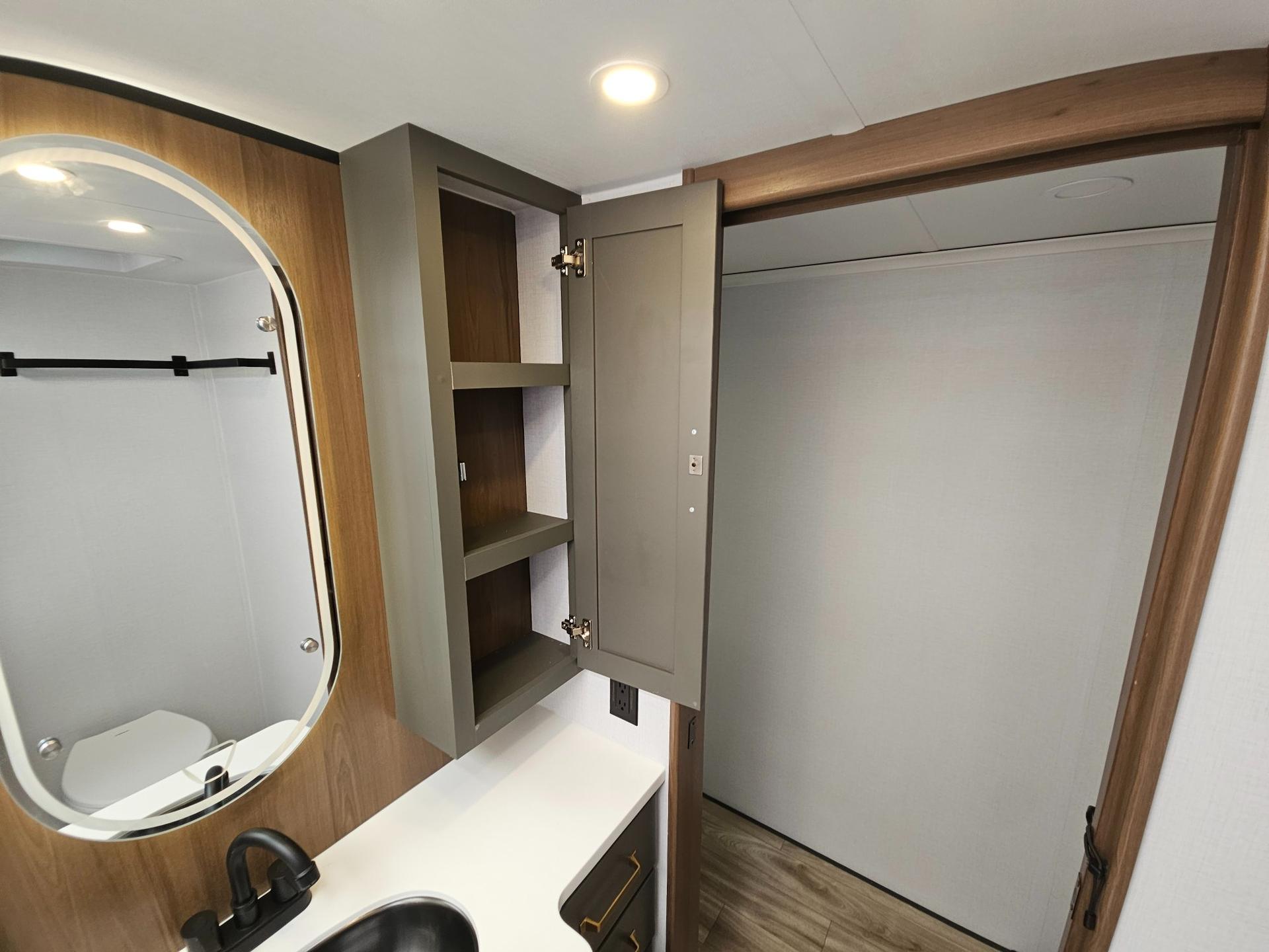 2027 Keystone RV 2027 Keystone RV Montana High Country - thumbnail 47