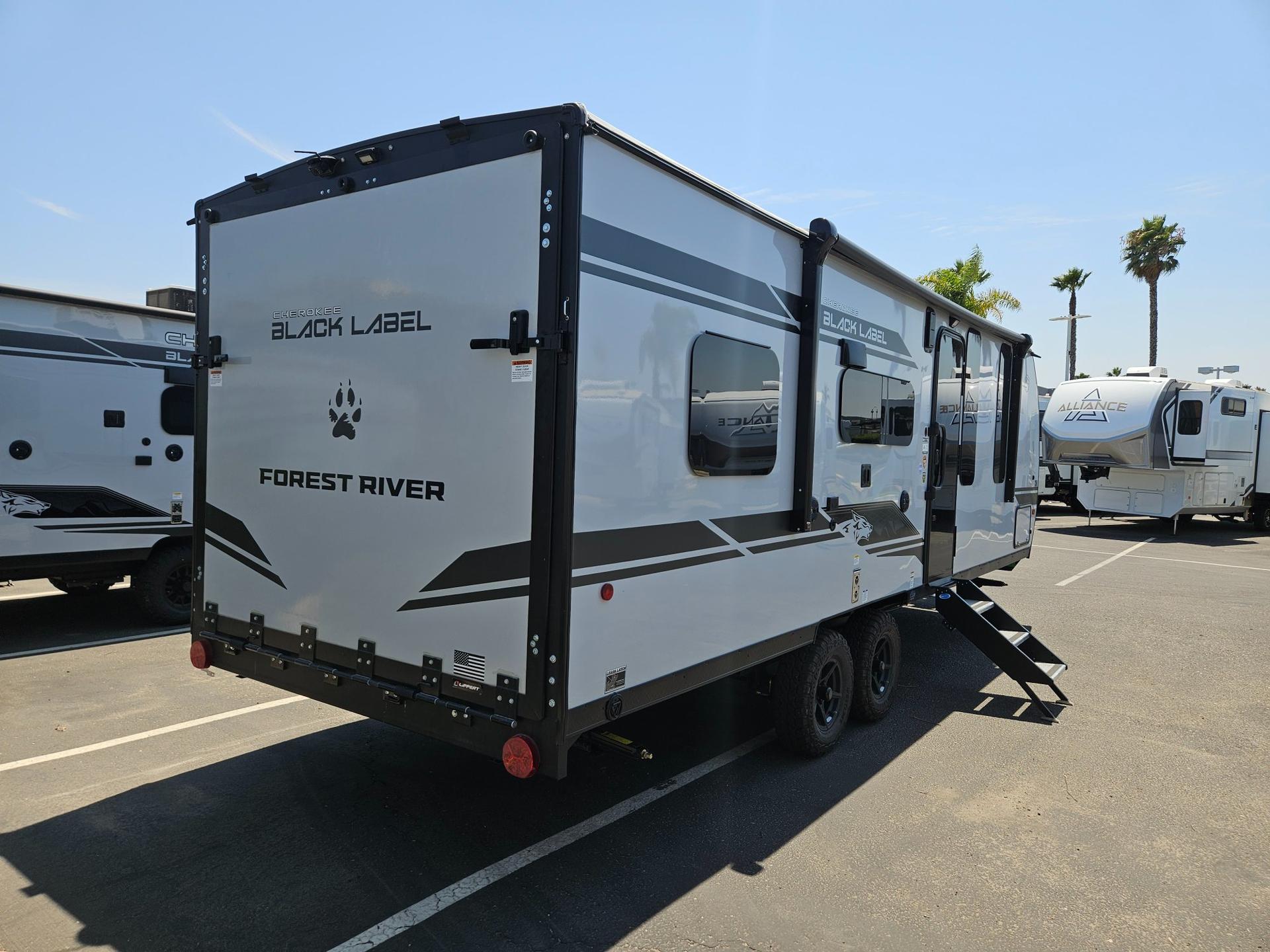 2027 Forest River RV 2027 Forest River RV Cherokee Grey Wolf Black Label - thumbnail 3