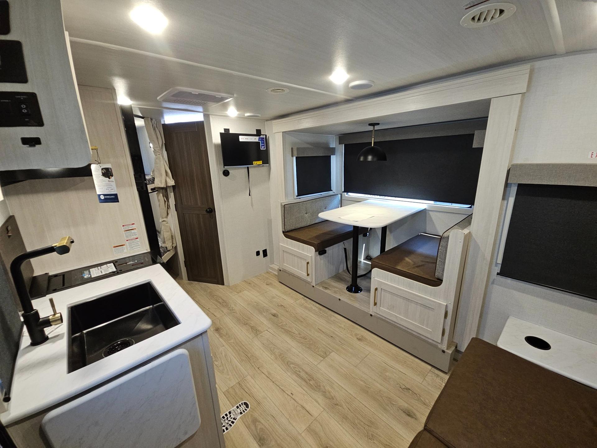 2027 Forest River RV 2027 Forest River RV Surveyor Legend - thumbnail 6