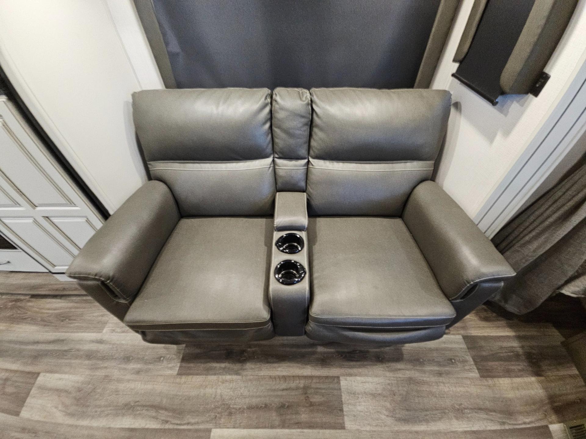 2021 Keystone RV 2021 Keystone RV Cougar Half-Ton - thumbnail 8