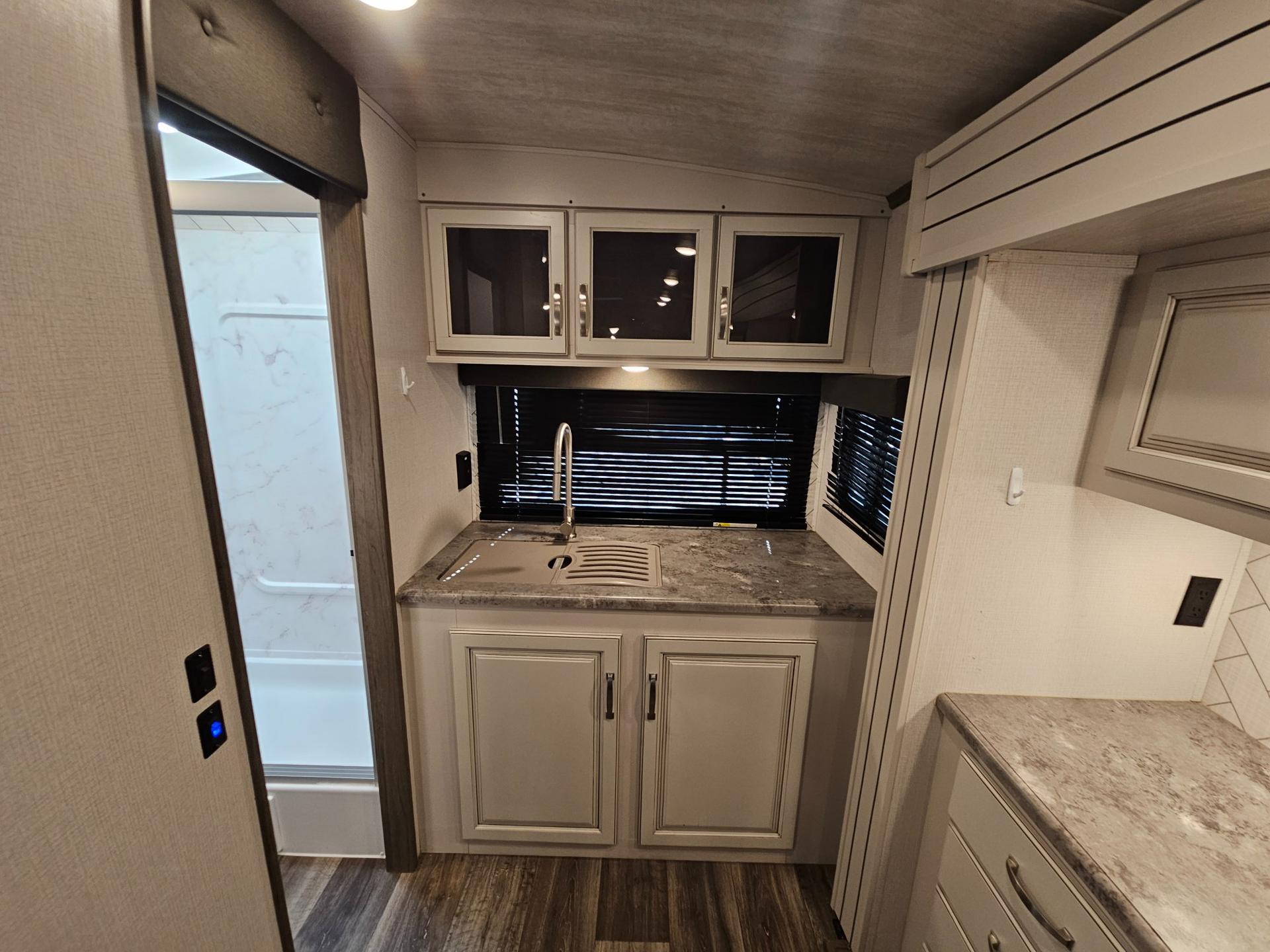 2021 Keystone RV 2021 Keystone RV Cougar Half-Ton - thumbnail 15