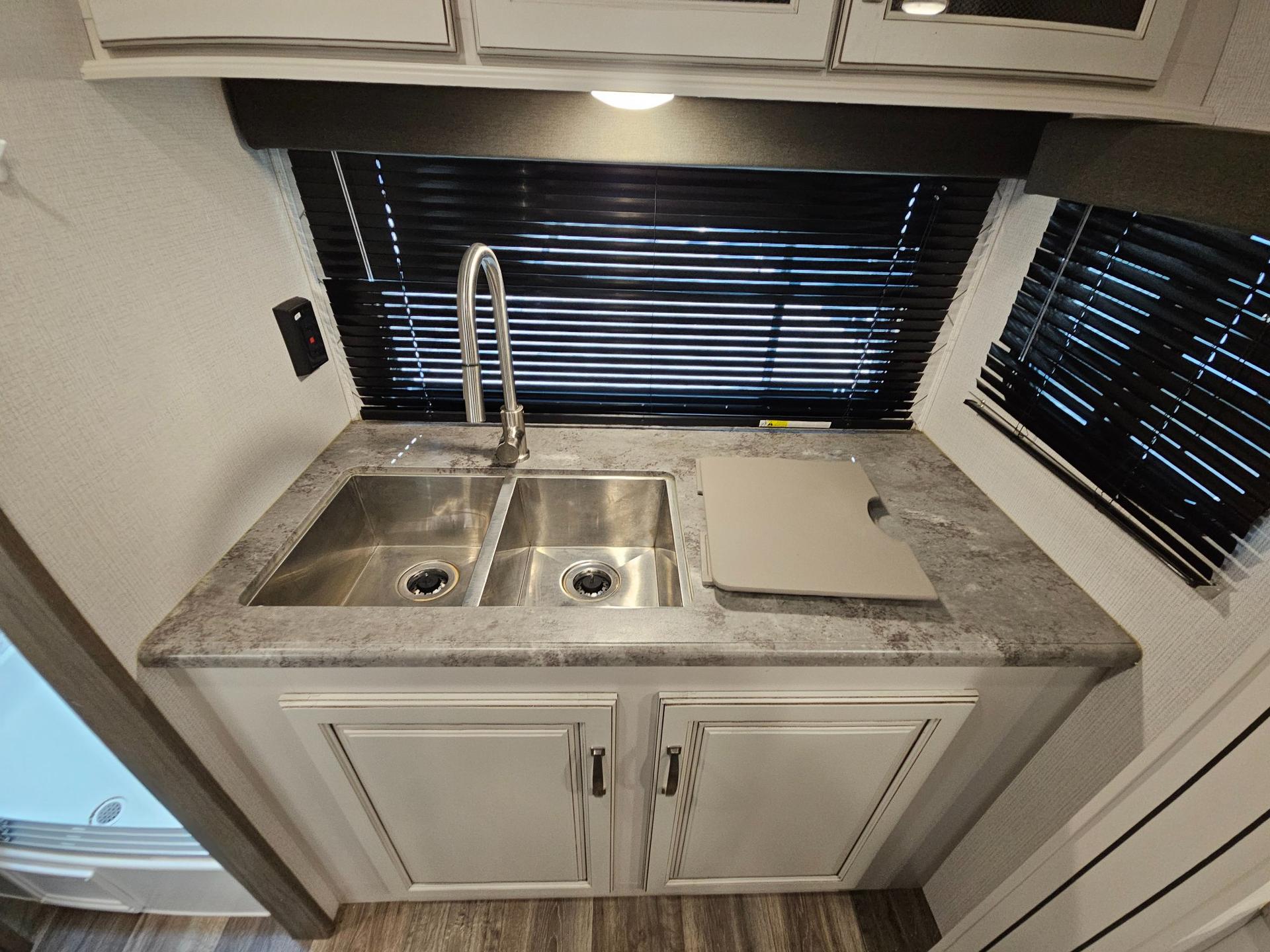 2021 Keystone RV 2021 Keystone RV Cougar Half-Ton - thumbnail 17