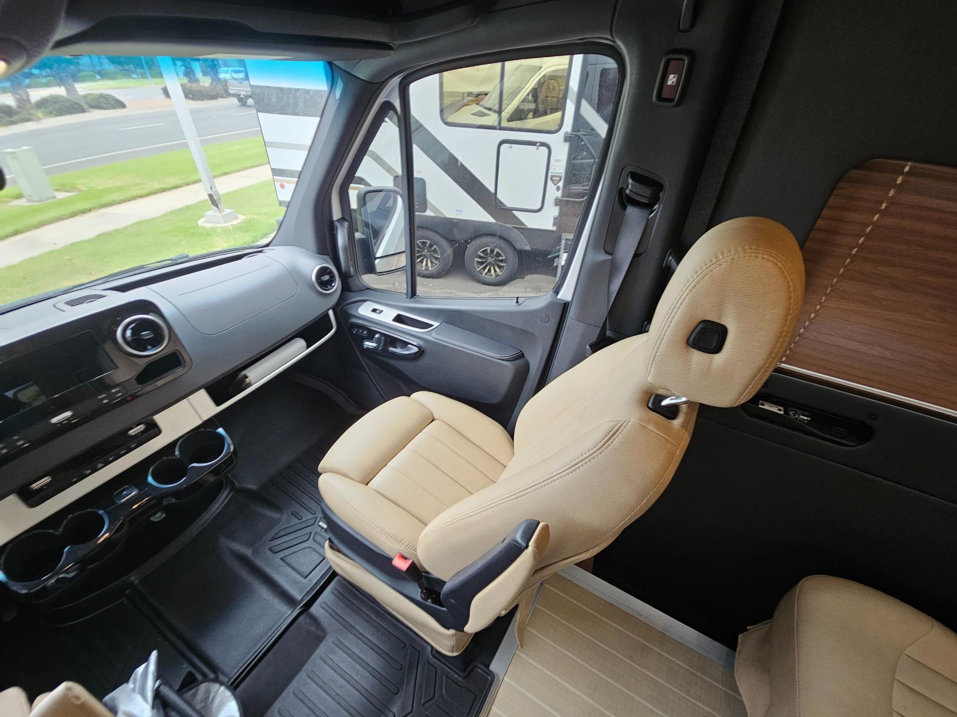 2020 Airstream 2020 Airstream Interstate - thumbnail 16
