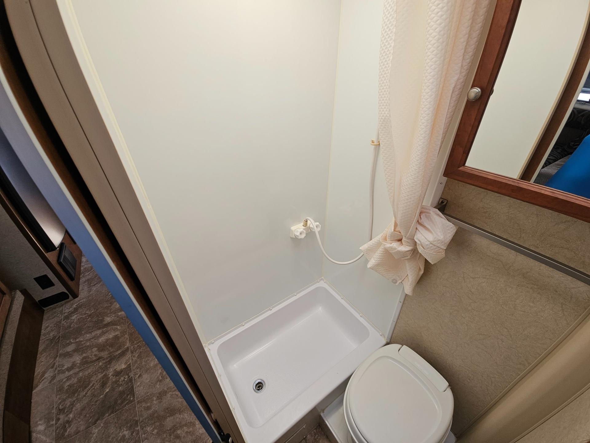 2015 Lance Travel Trailer 2015 Lance Travel Trailer Lance - thumbnail 14