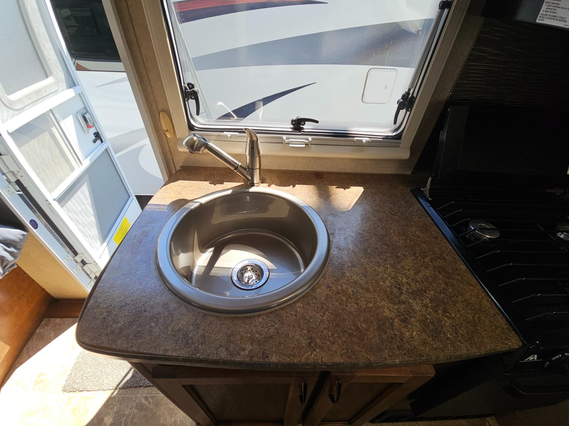 2015 Lance Travel Trailer 2015 Lance Travel Trailer Lance - thumbnail 19