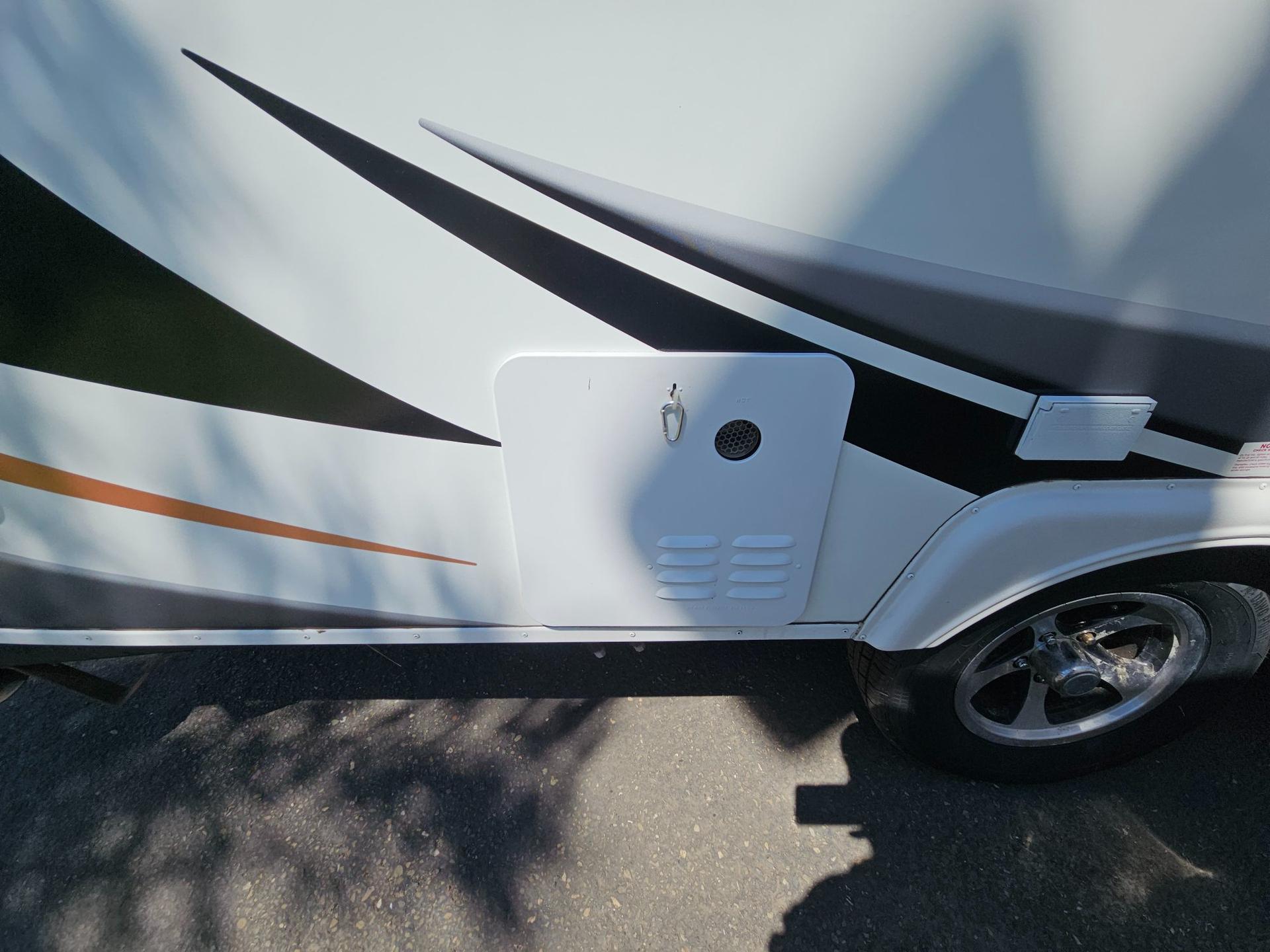 2015 Lance Travel Trailer 2015 Lance Travel Trailer Lance - thumbnail 30