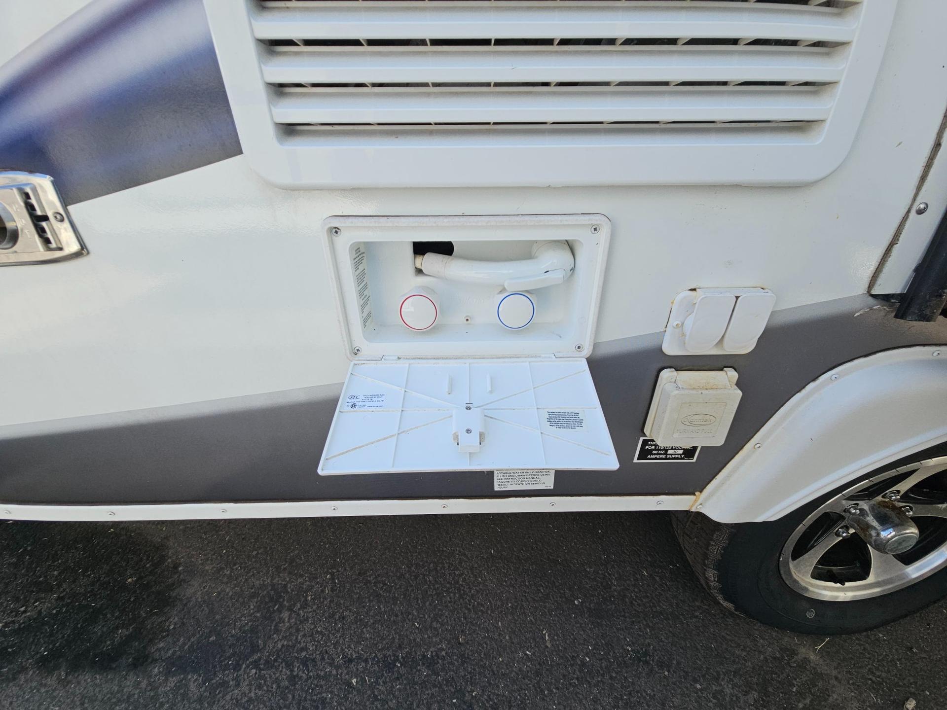 2015 Lance Travel Trailer 2015 Lance Travel Trailer Lance - thumbnail 36