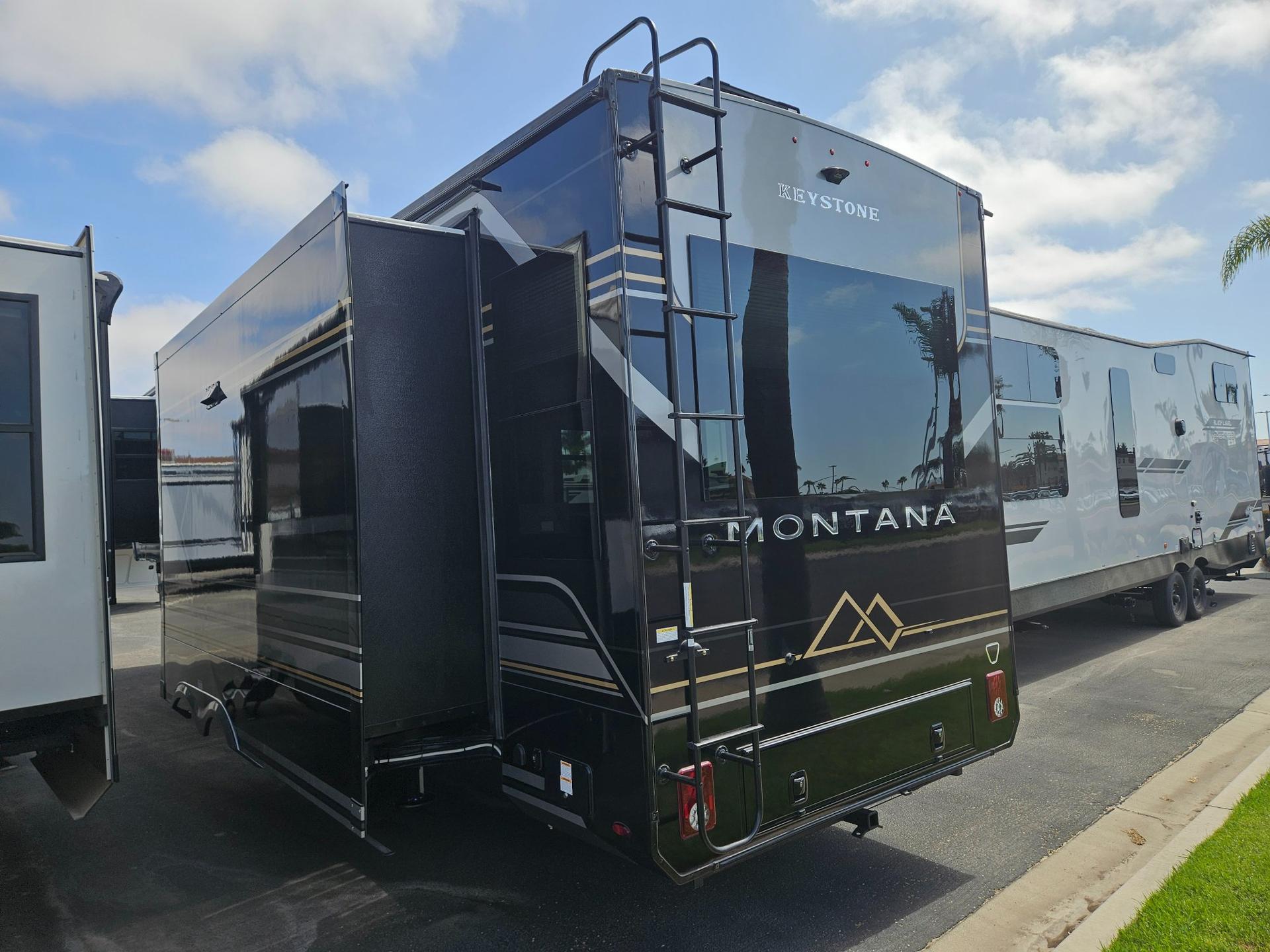 2027 Keystone RV 2027 Keystone RV Montana - thumbnail 4